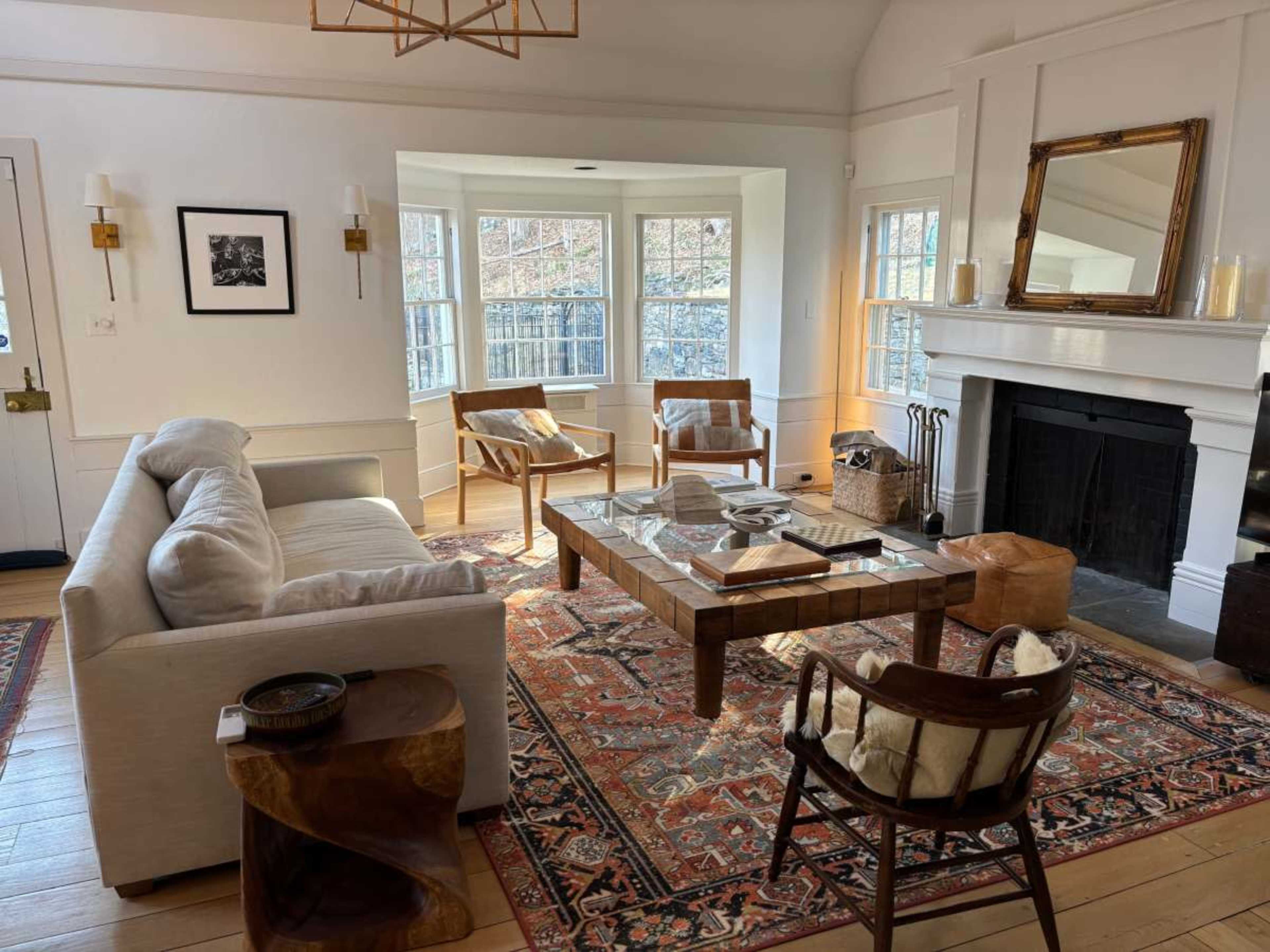 Sun-filled airy charming country home with huge kitchen Image in Bedford, Mount Kisco, NY