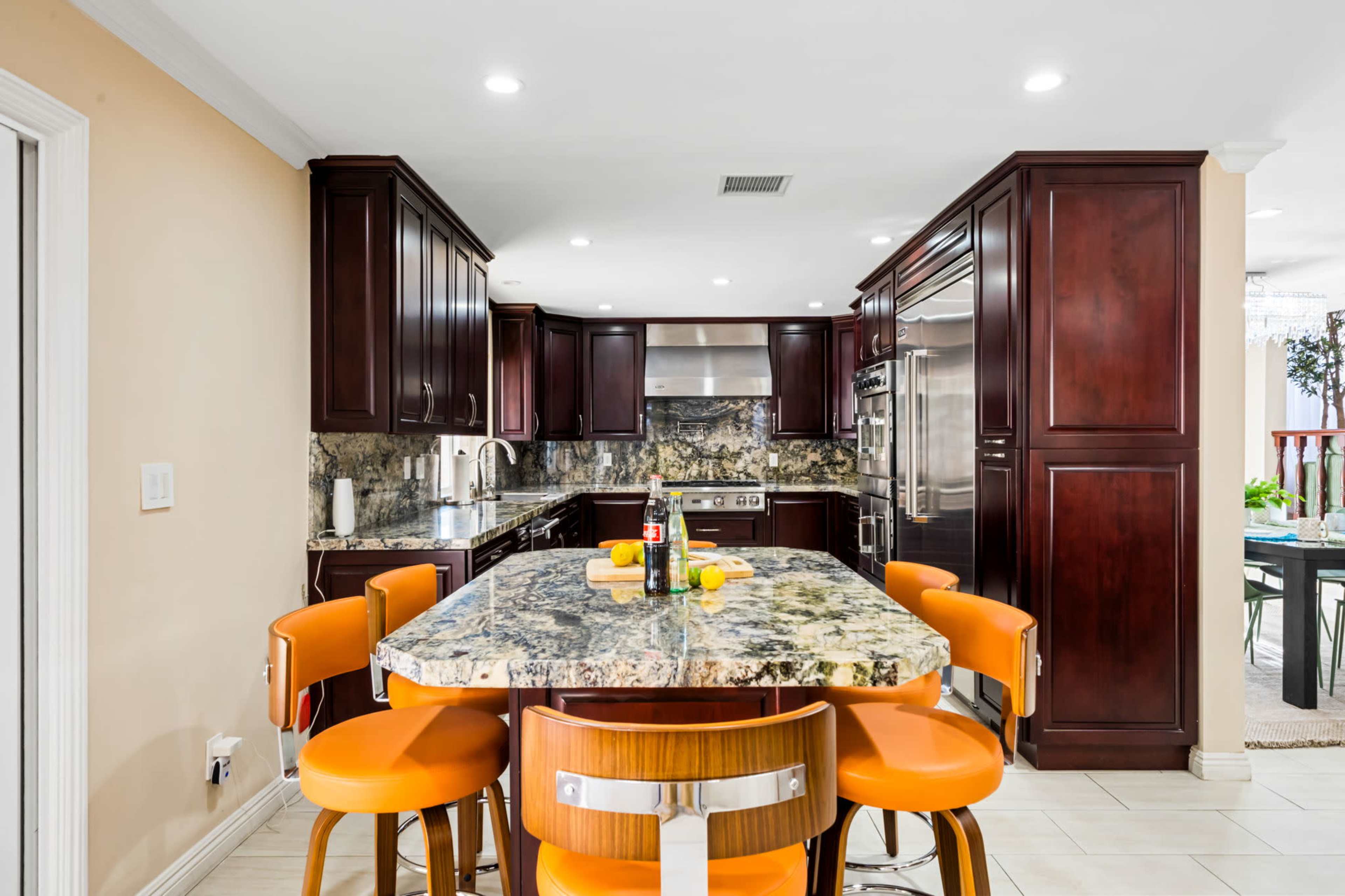 Resort House w/huge backyard and pool Image in Porter Ranch, northridge, CA