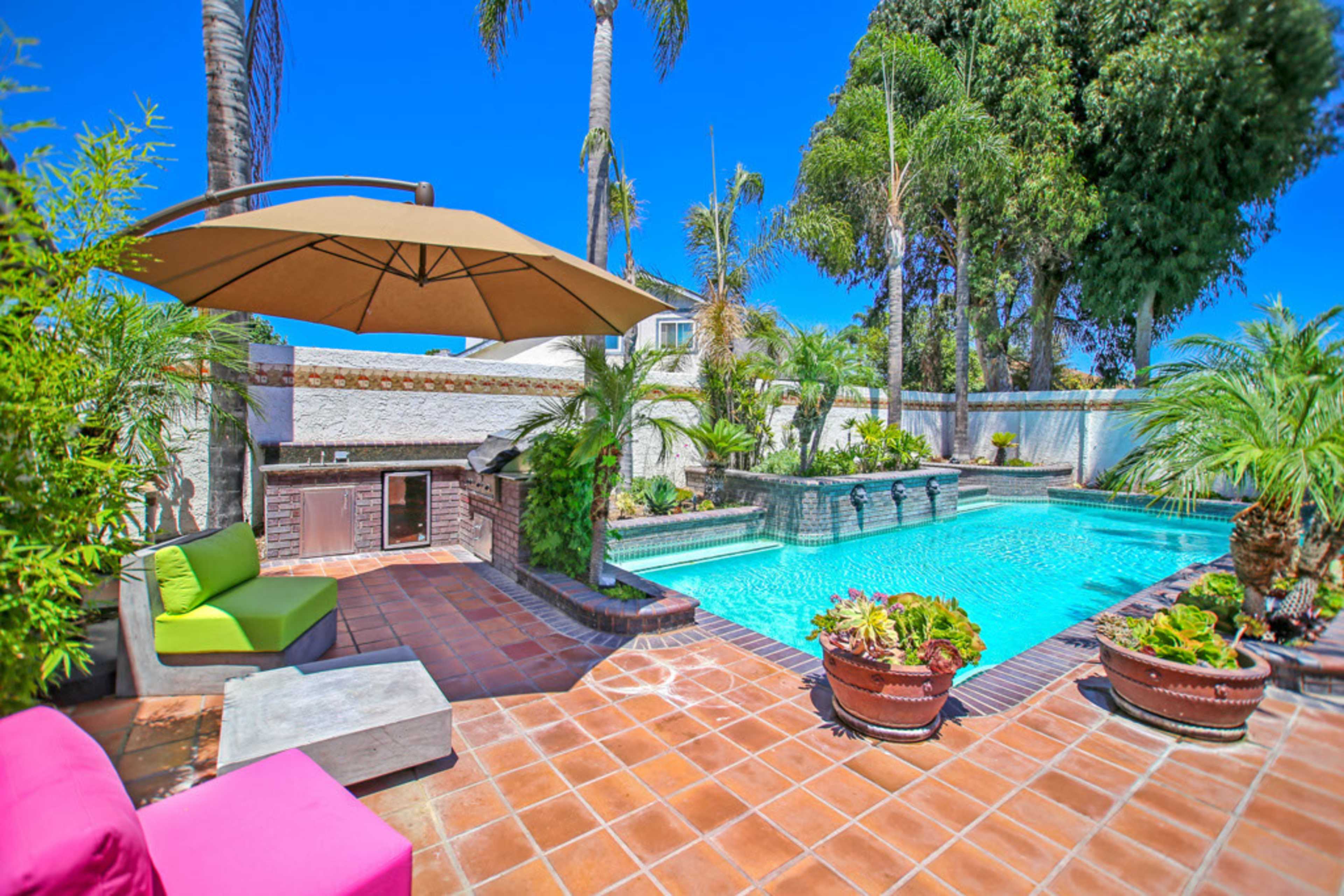 Paradise Estates, located near Anaheim Convention Center, Disneyland, and the Beaches Image in , Garden Grove, CA