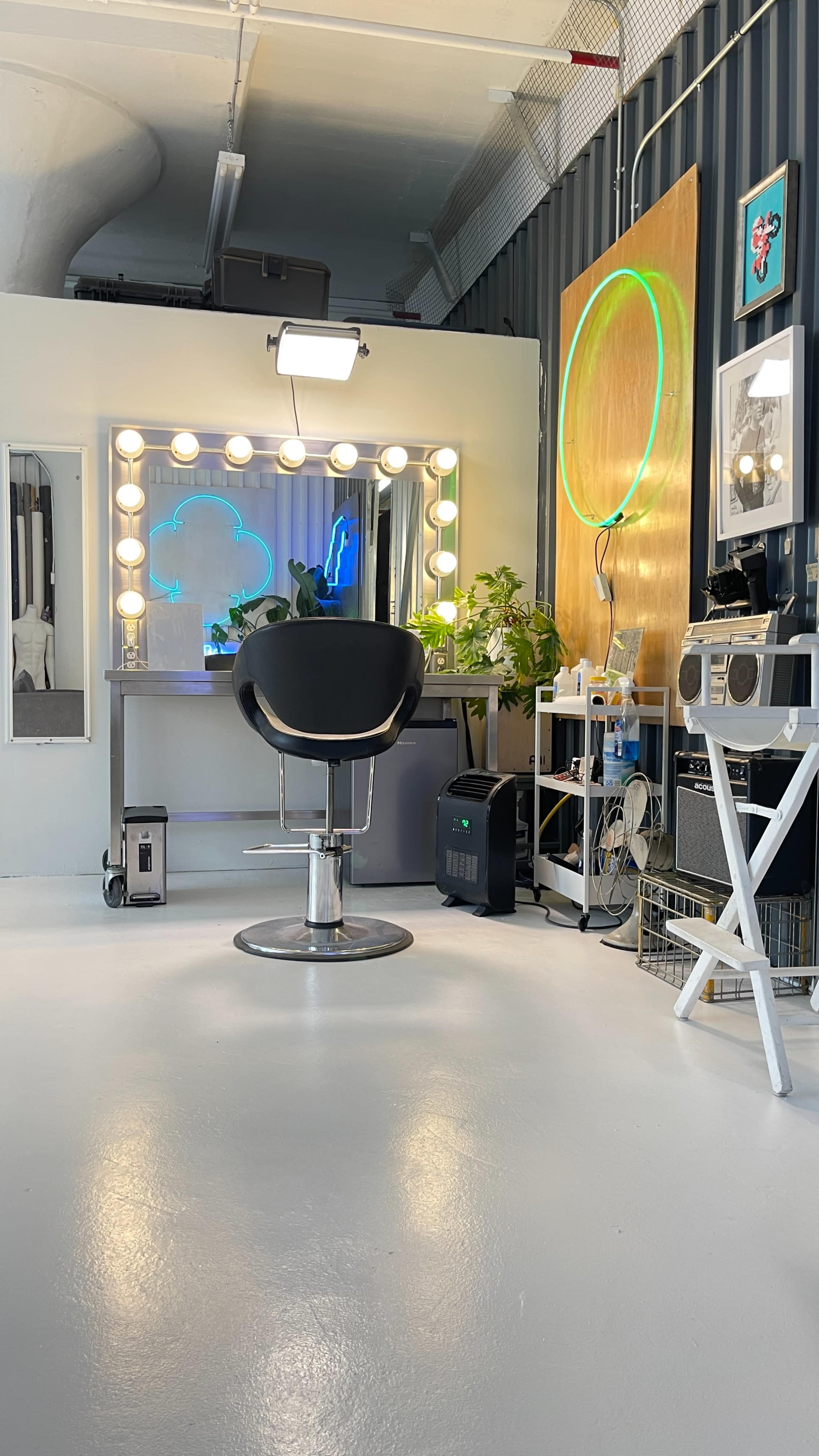 Large Daylight Studio White CYC wall / free Parking Image in West Side, Jersey City, NJ