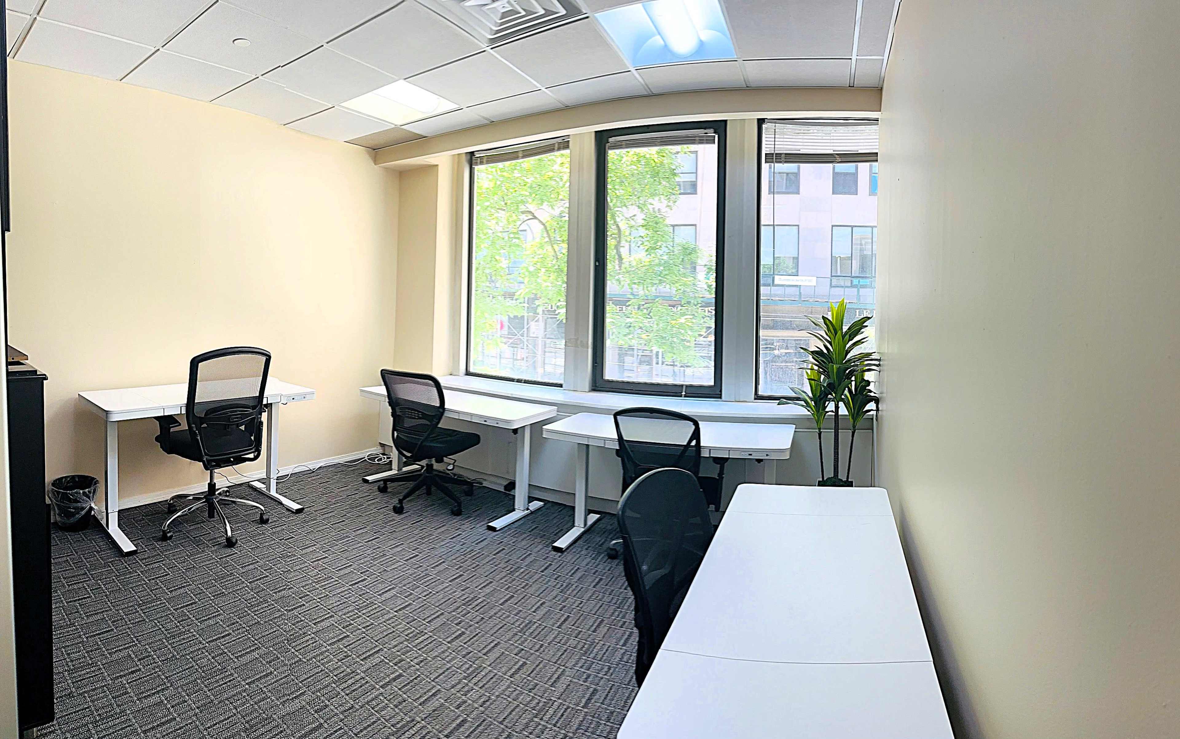 Private Office Triple Windowed Space Near Grand Central Station Image in Midtown Manhattan, New York, NY