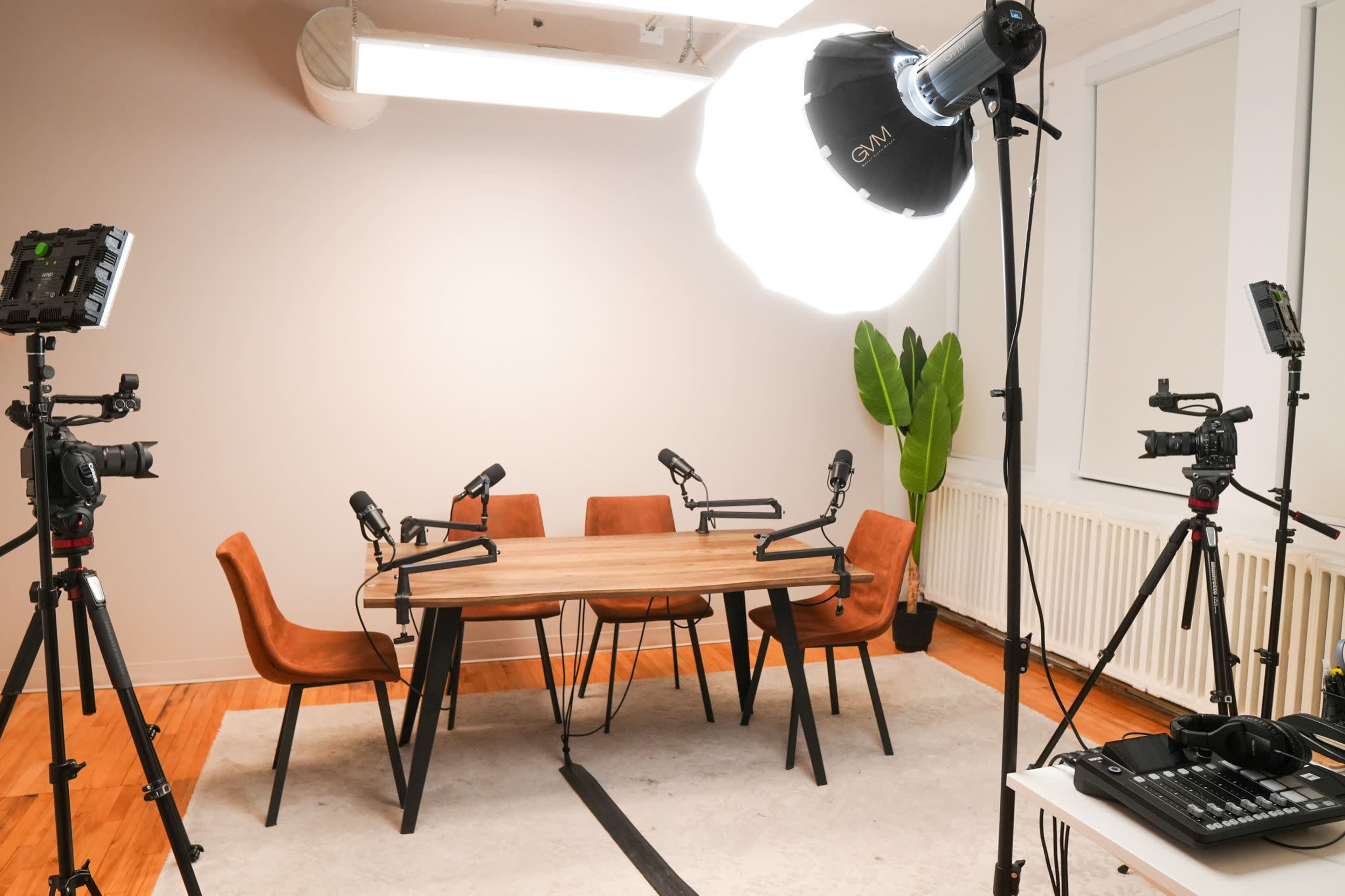 Podcast Studio Toronto Image in Downtown Toronto, Toronto, ON