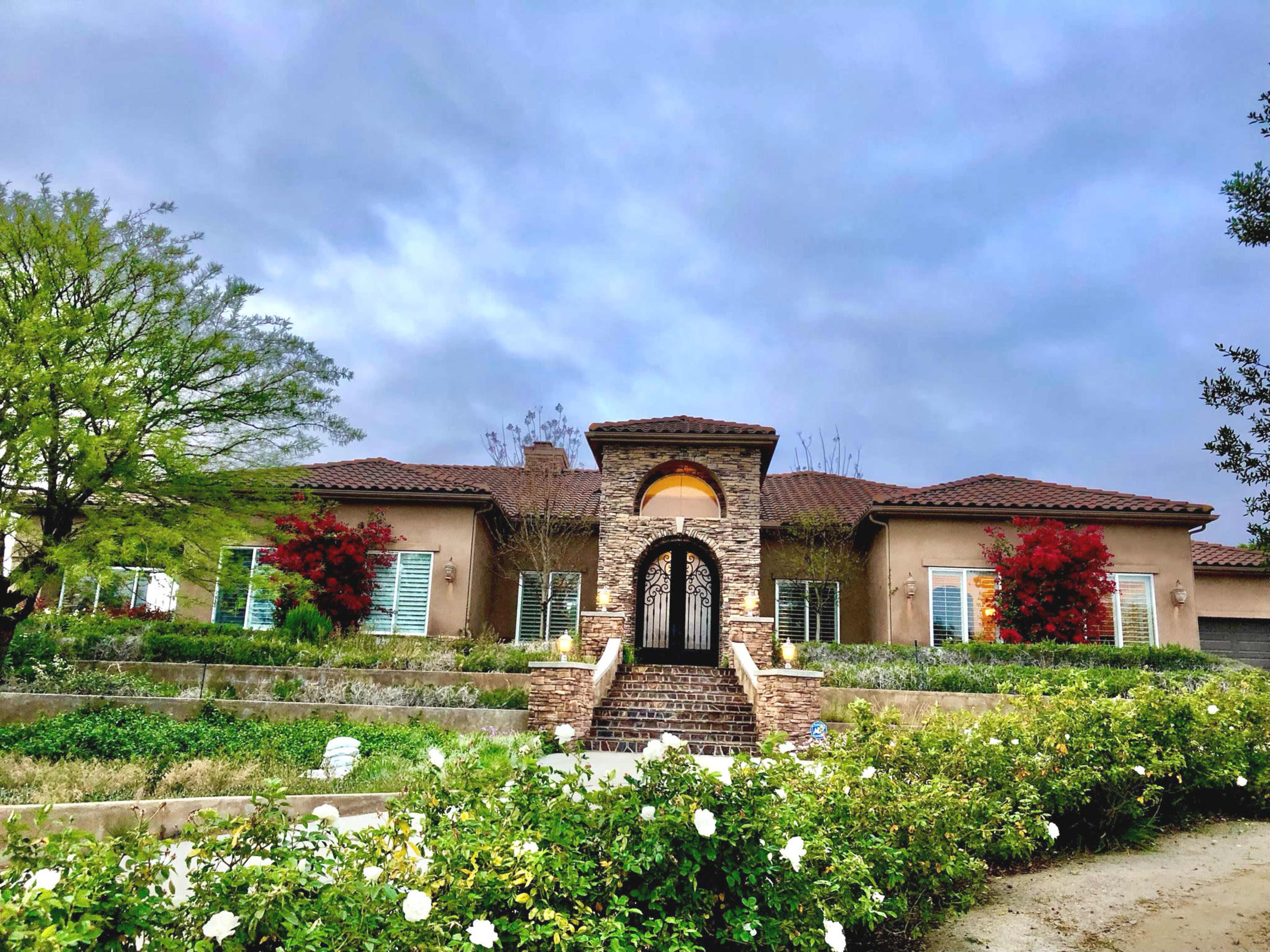 Stunning Sunset Views on Luxury Estate in the Heart of Wine Country Image in , TEMECULA, CA
