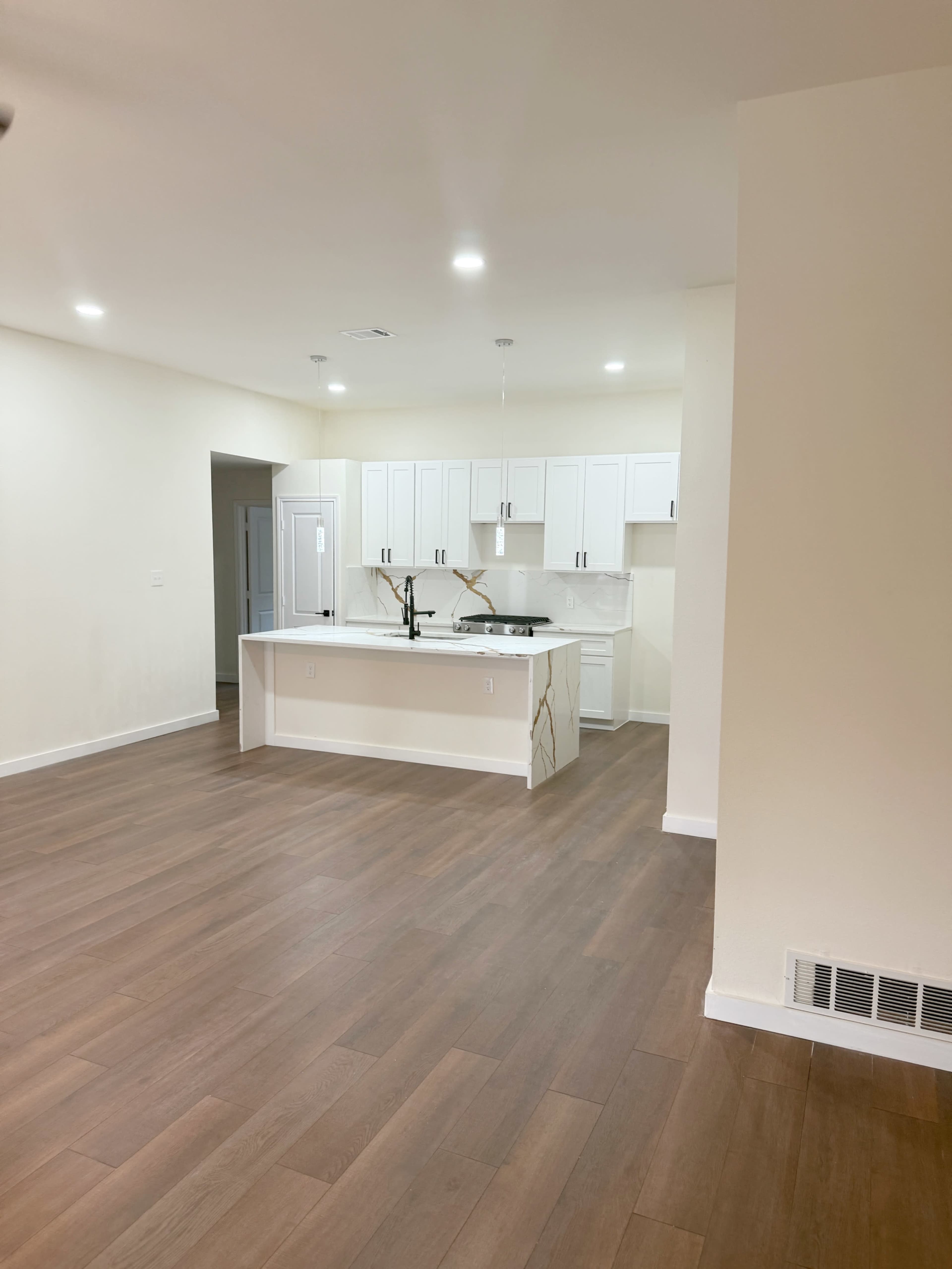 Urban Farmhouse Near UofH Image in MacGregor, Houston, TX