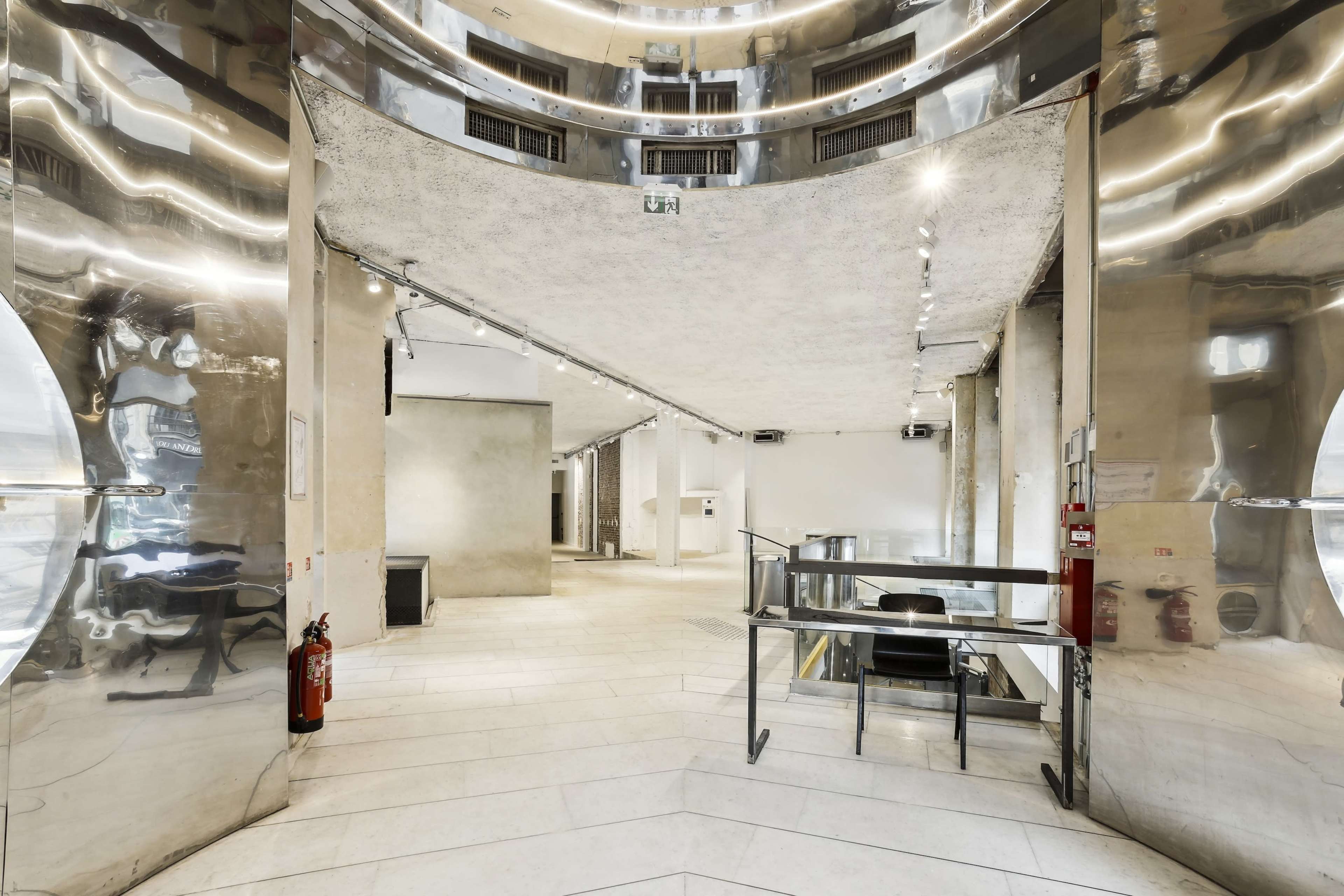 Showroom Galerie en centre ville spacieux Image in Mail, Paris, 