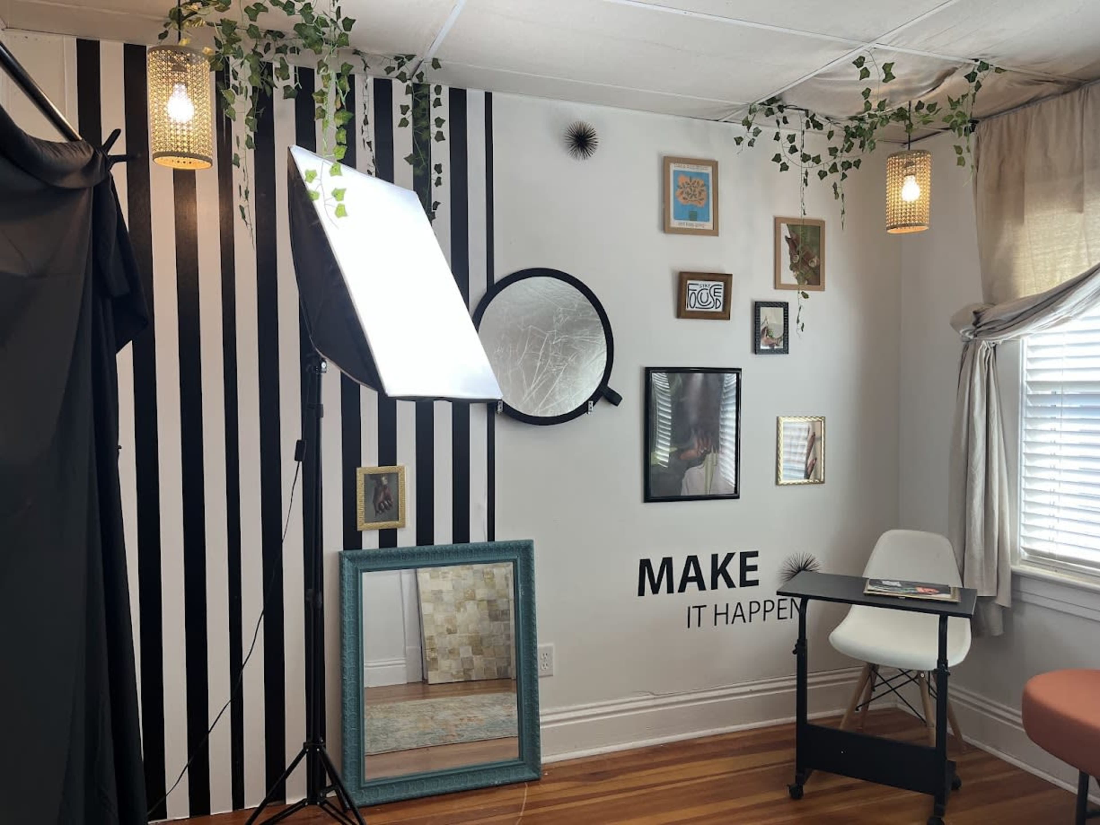 The Urban Cabin Loft for Meetings, Coworking & Creative Sessions Image in Thornton Township, Homewood, IL