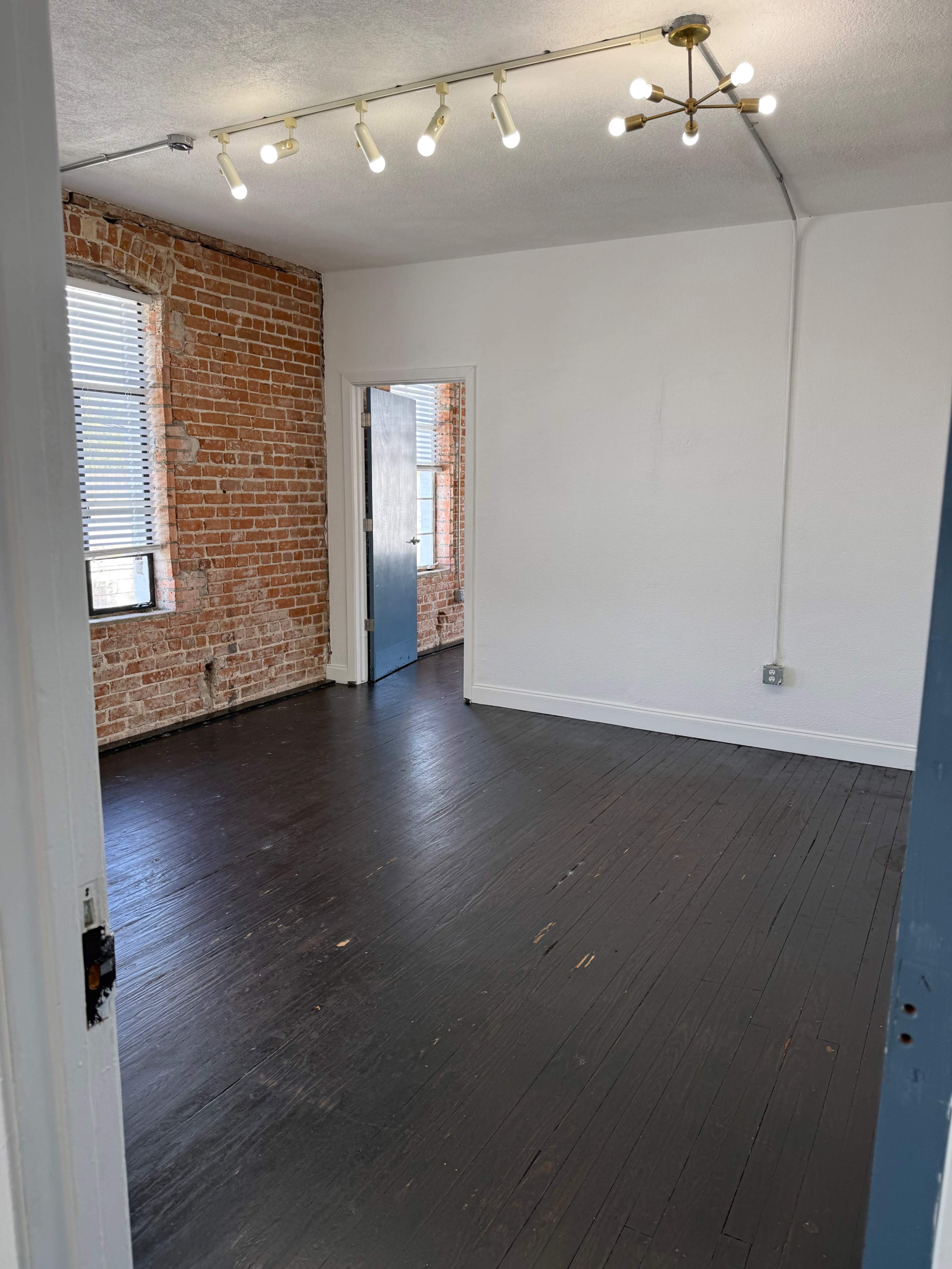 Versatile Midtown Creative Studio - Perfect for Classes, Shoots & Small Events Image in South Central Houston, Houston, TX