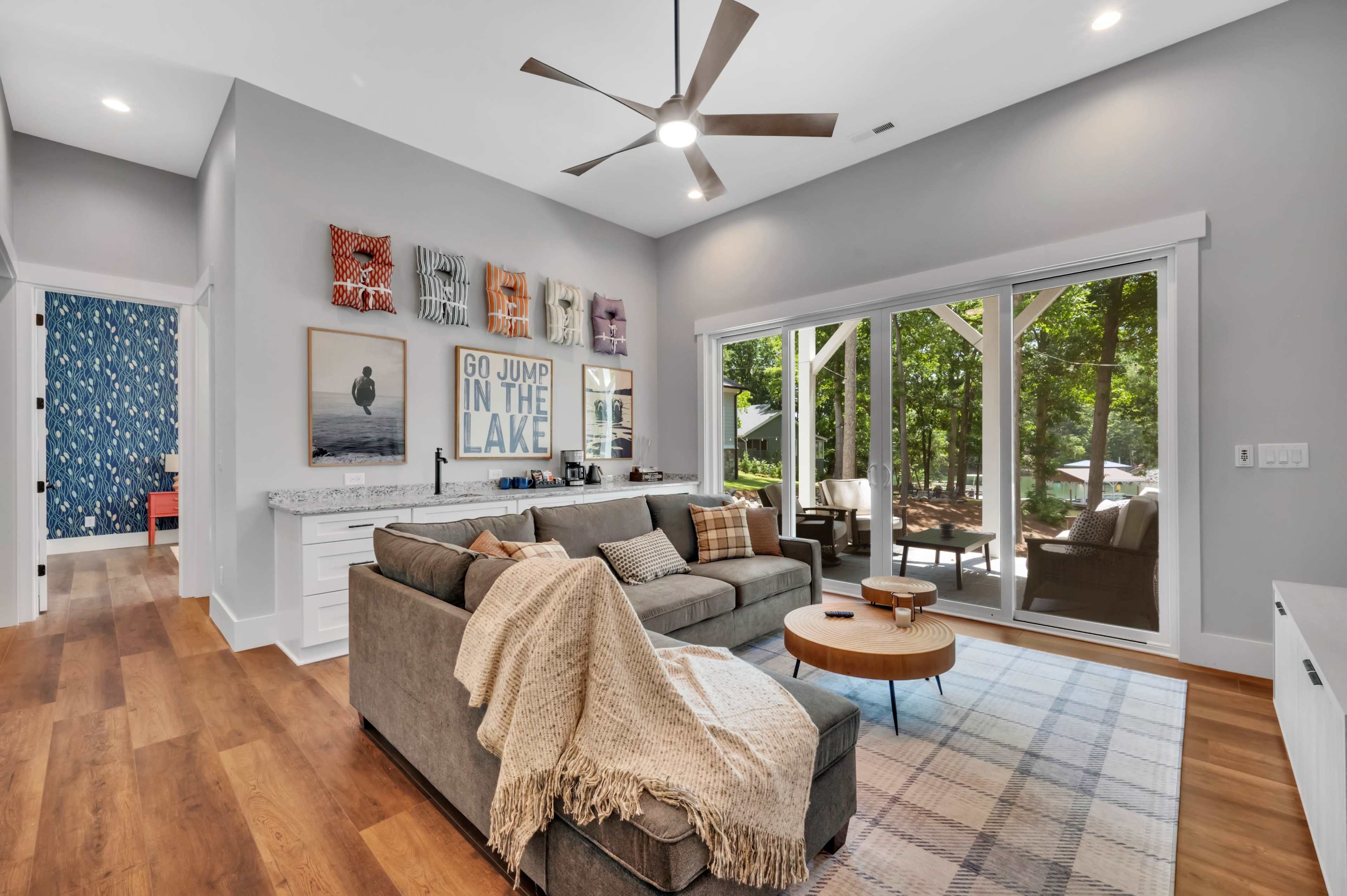 Peaceful lakeside wellness retreat - Hot tub, sauna, dock, yoga/meditation room Image in , Denver, NC