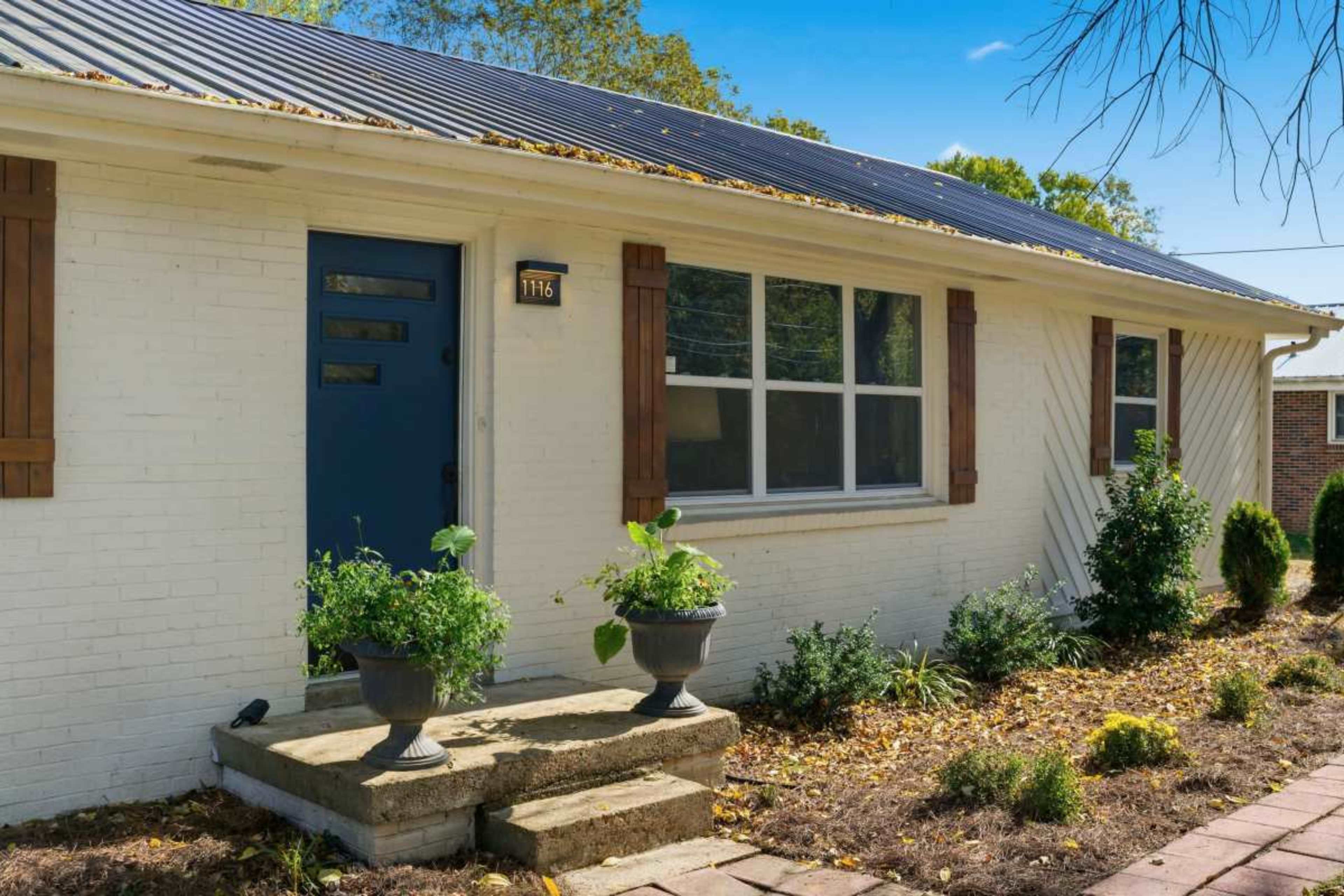 Vintage Ranch Escape — Bold '70s Interiors + Wooded Backyard, 12 Min from Nashville Image in Millersville, goodlettsville, TN