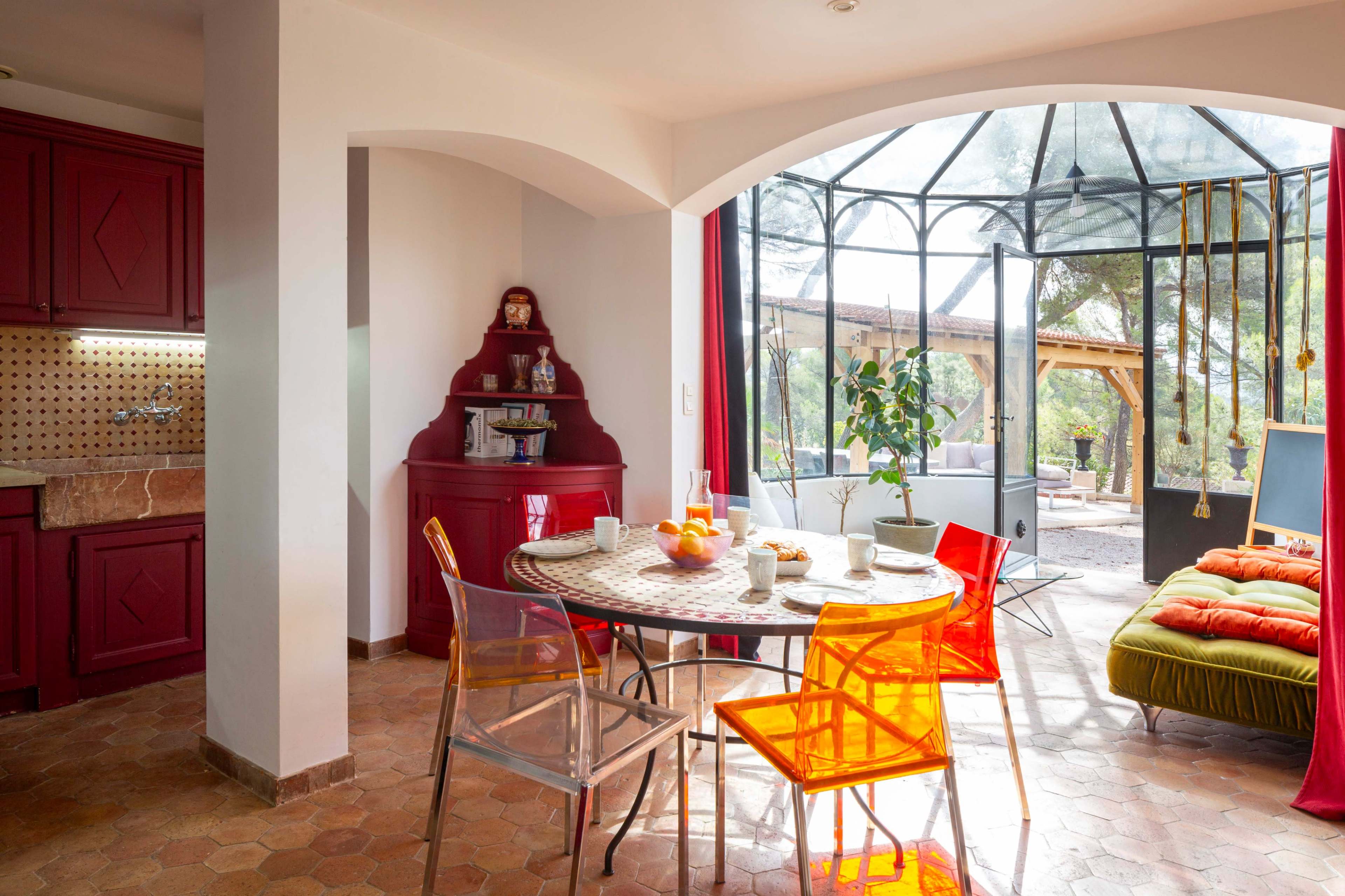 Maison spacieuse au calme, grand terrain arboré, vue dégagée, piscine Image in Les Accates, marseille