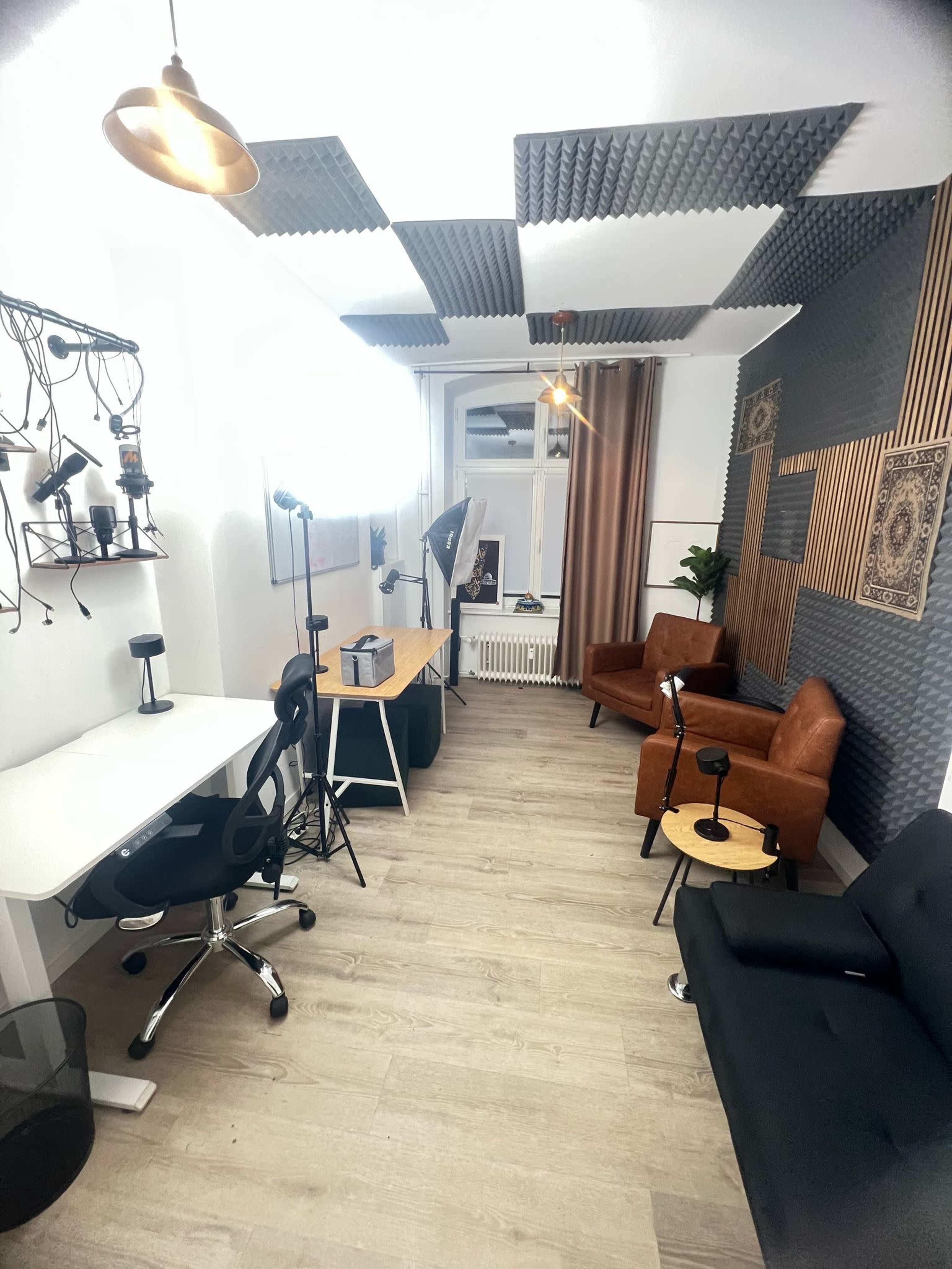 Podcast / Video / Musik Aufnahmestudio zentral in Berlin in einem ruhigen Hinterhof Image in Kreuzberg, Berlin