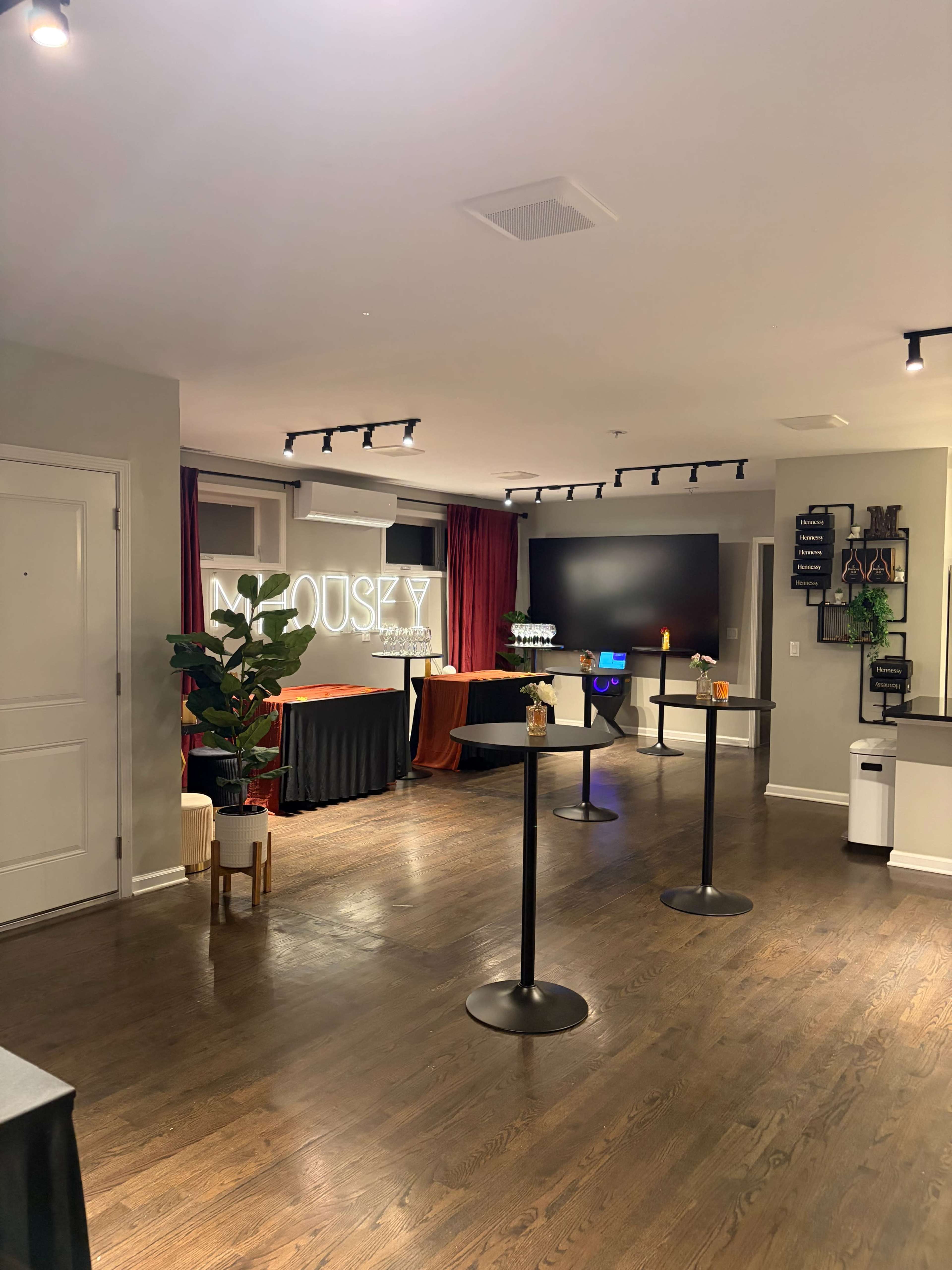 Terrace M: An Elevated Escape Above the City Image in South Side, Chicago, IL