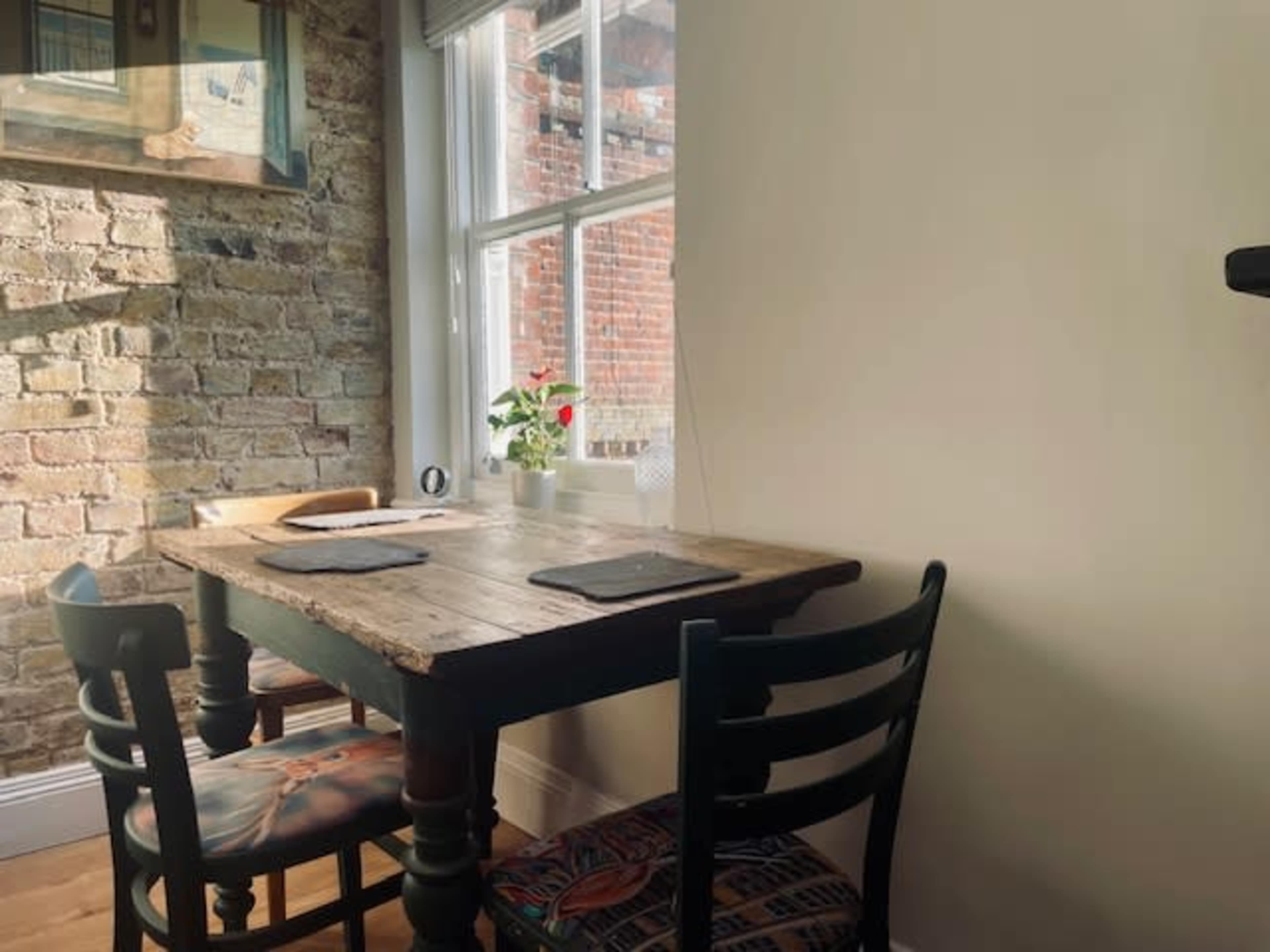 Charming dual aspect character apartment with beautiful views and light Image in Woking, Woking, ENG