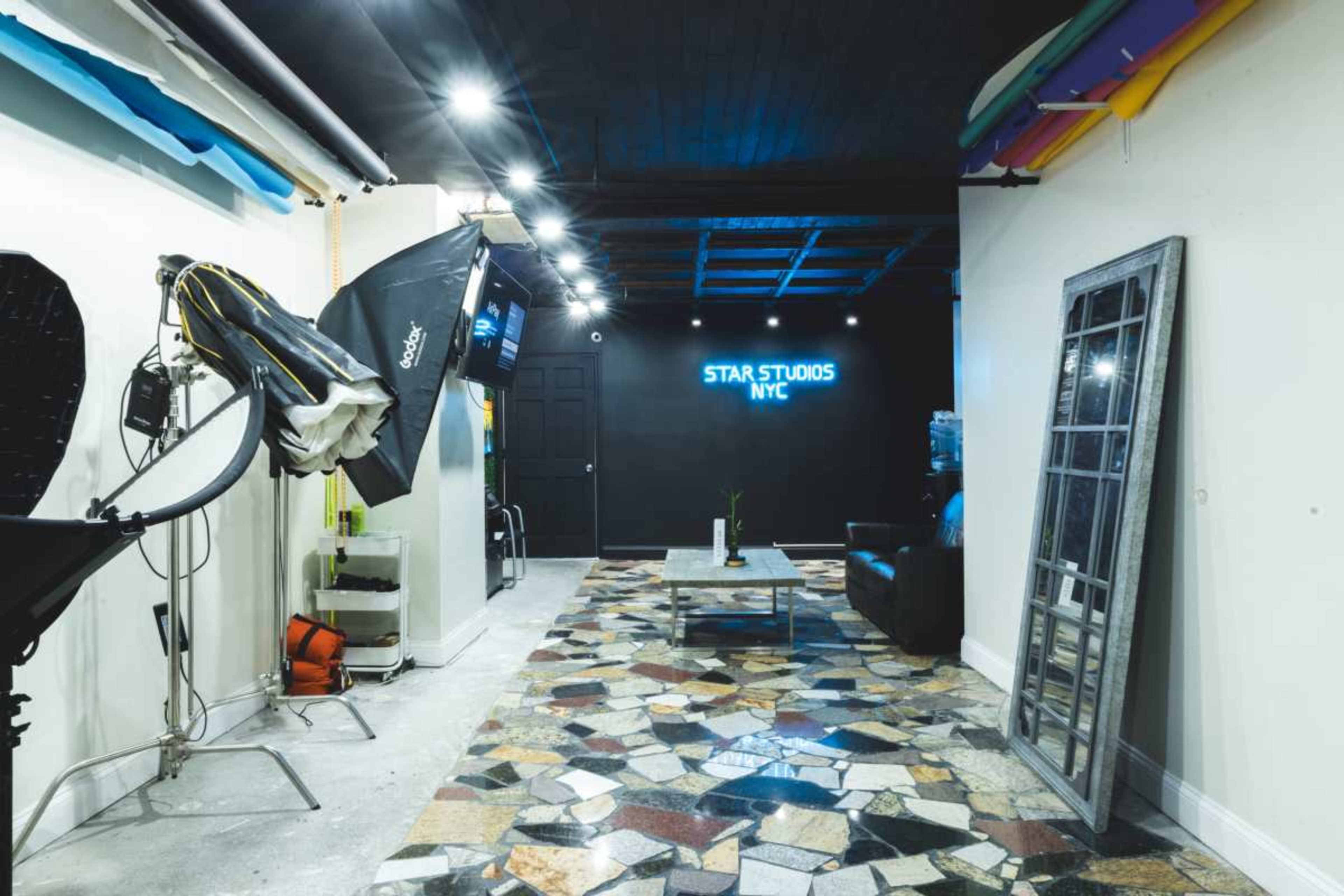 BROOKLYN - VIDEO AND PHOTO STUDIO / RECORDING STUDIO , ABSTRACT ROOMY Image in Cypress Hills, Brooklyn, NY