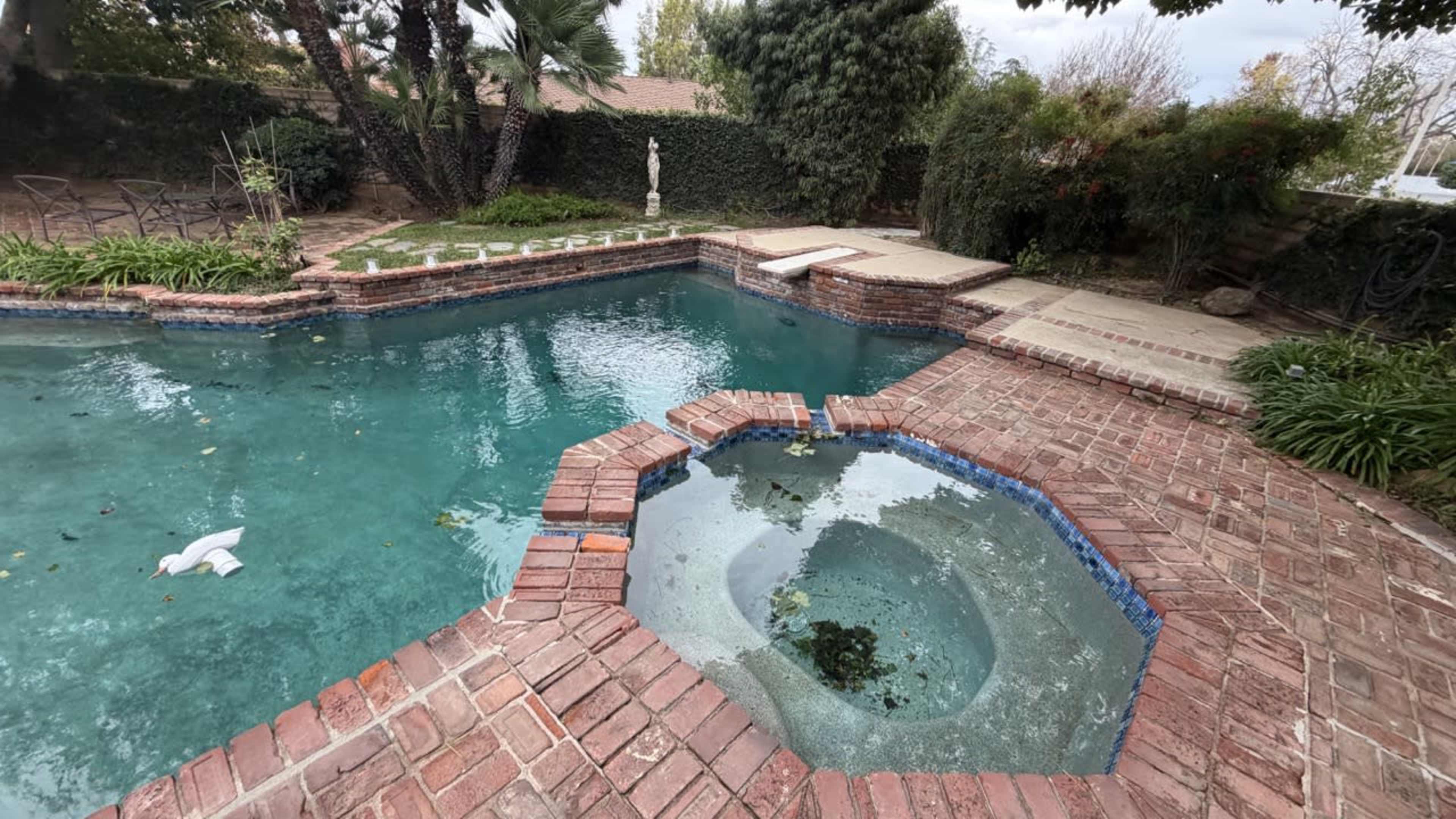 Beautiful Vintage-Style House with Patio & Pool – Perfect for Filming Image in , Northridge, CA