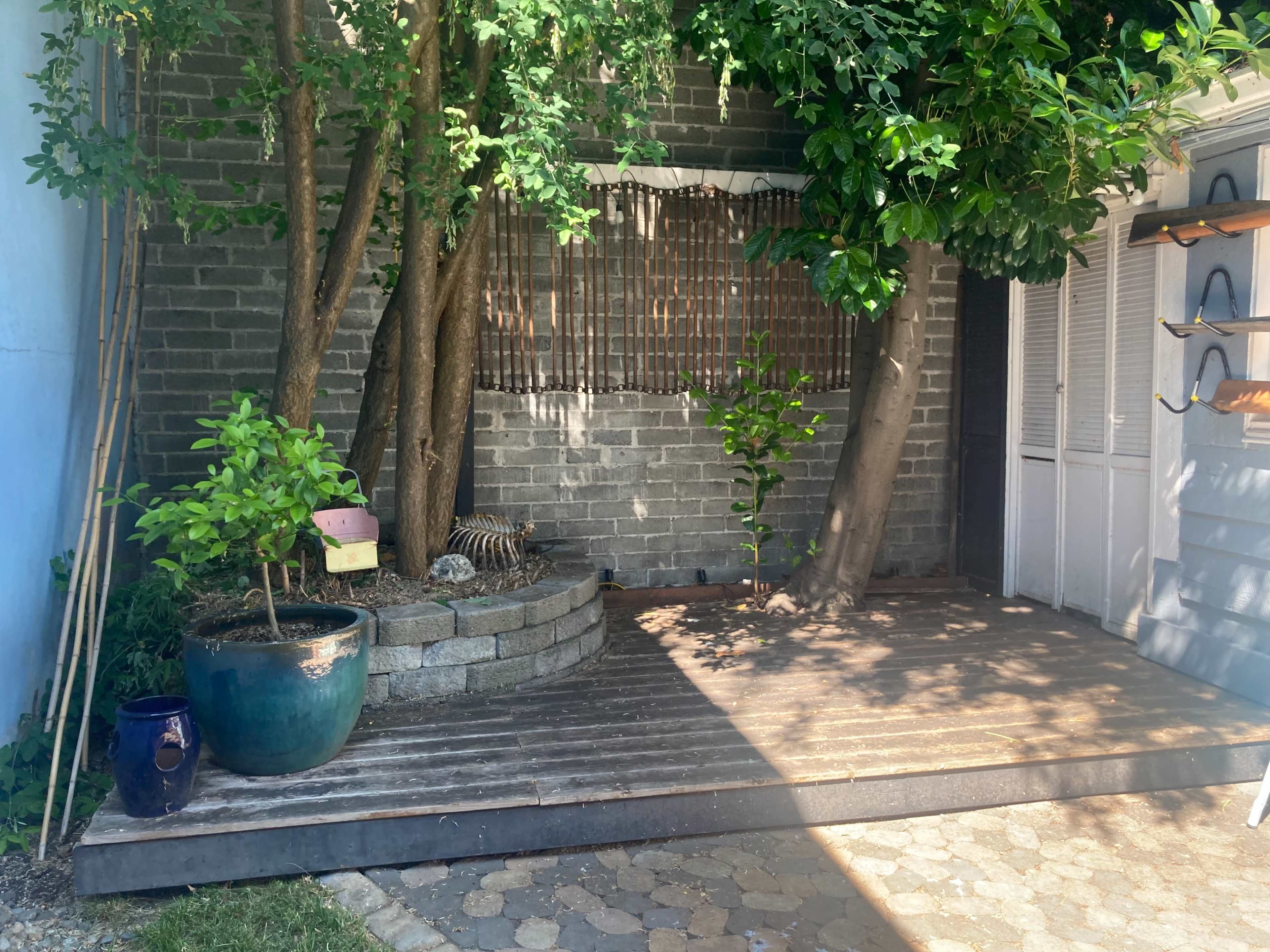 Charming Courtyard: Perfect for Intimate Acoustic Concerts, Events, Gatherings Image in Mount Vernon, Mount Vernon, WA