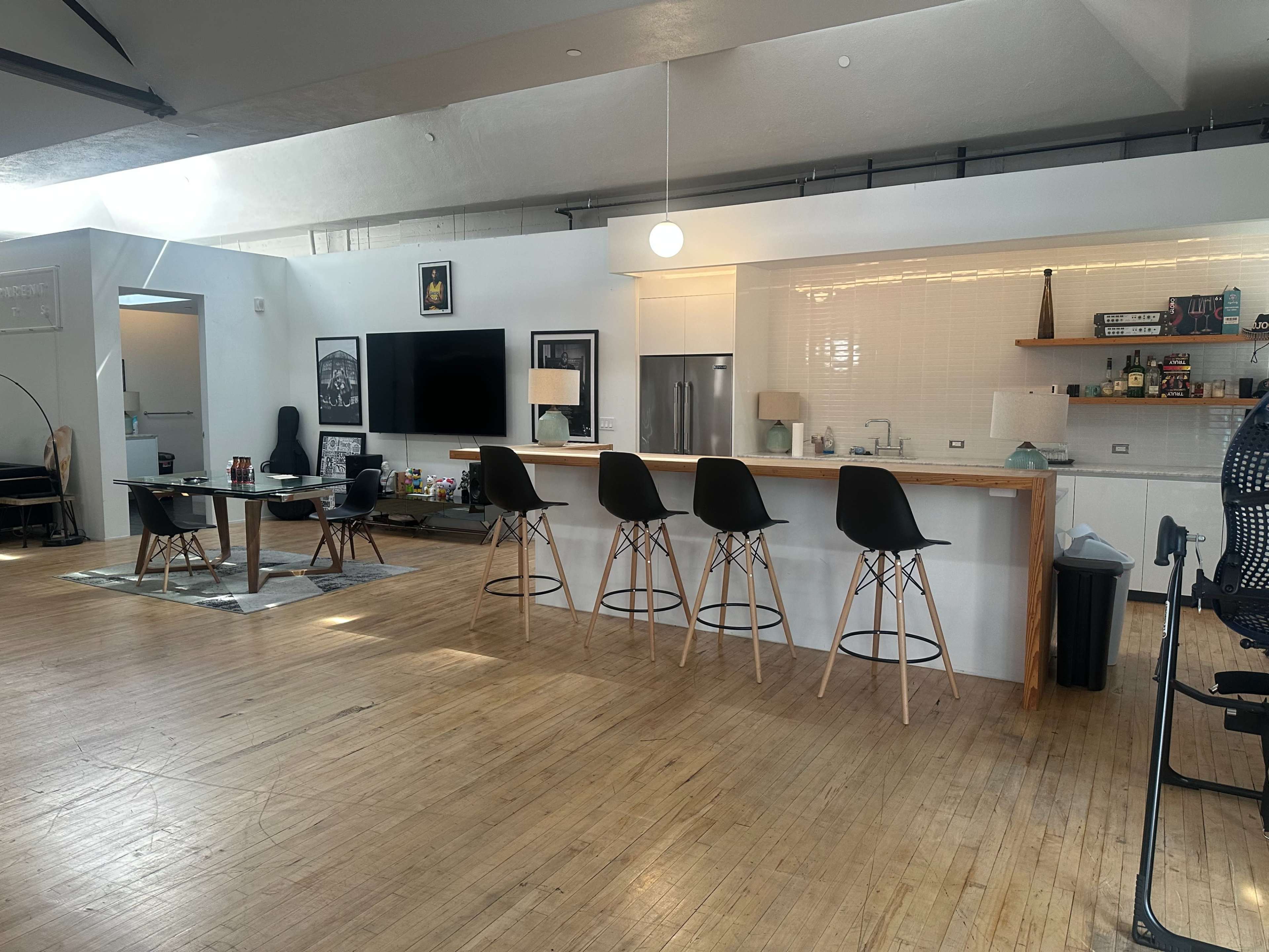 Central LA, Large Koreatown Studio Image in Koreatown, Los Angeles, CA