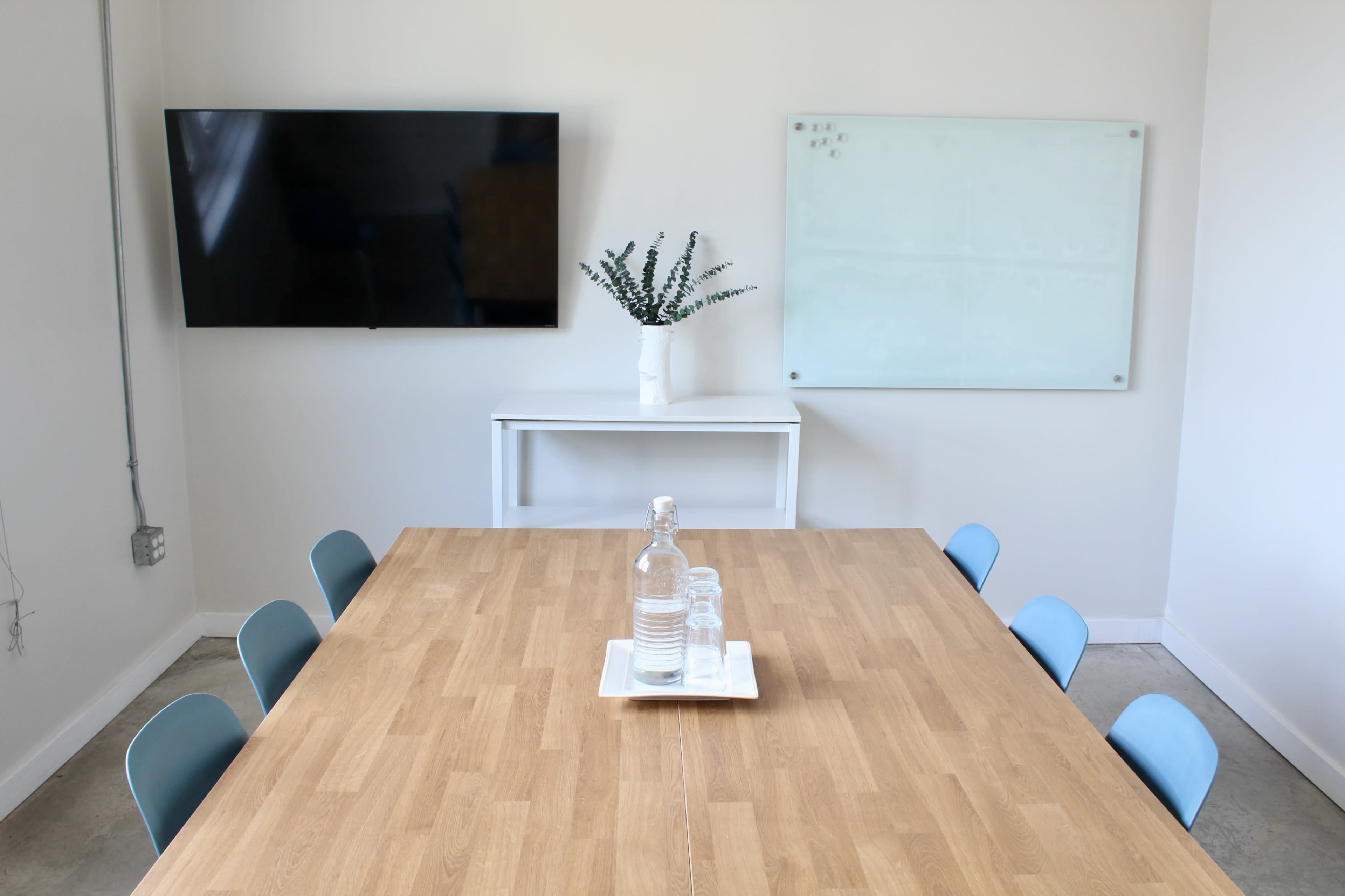 Bright and Airy Meeting Room for up to 10 Image in Central Vancouver, Vancouver, BC