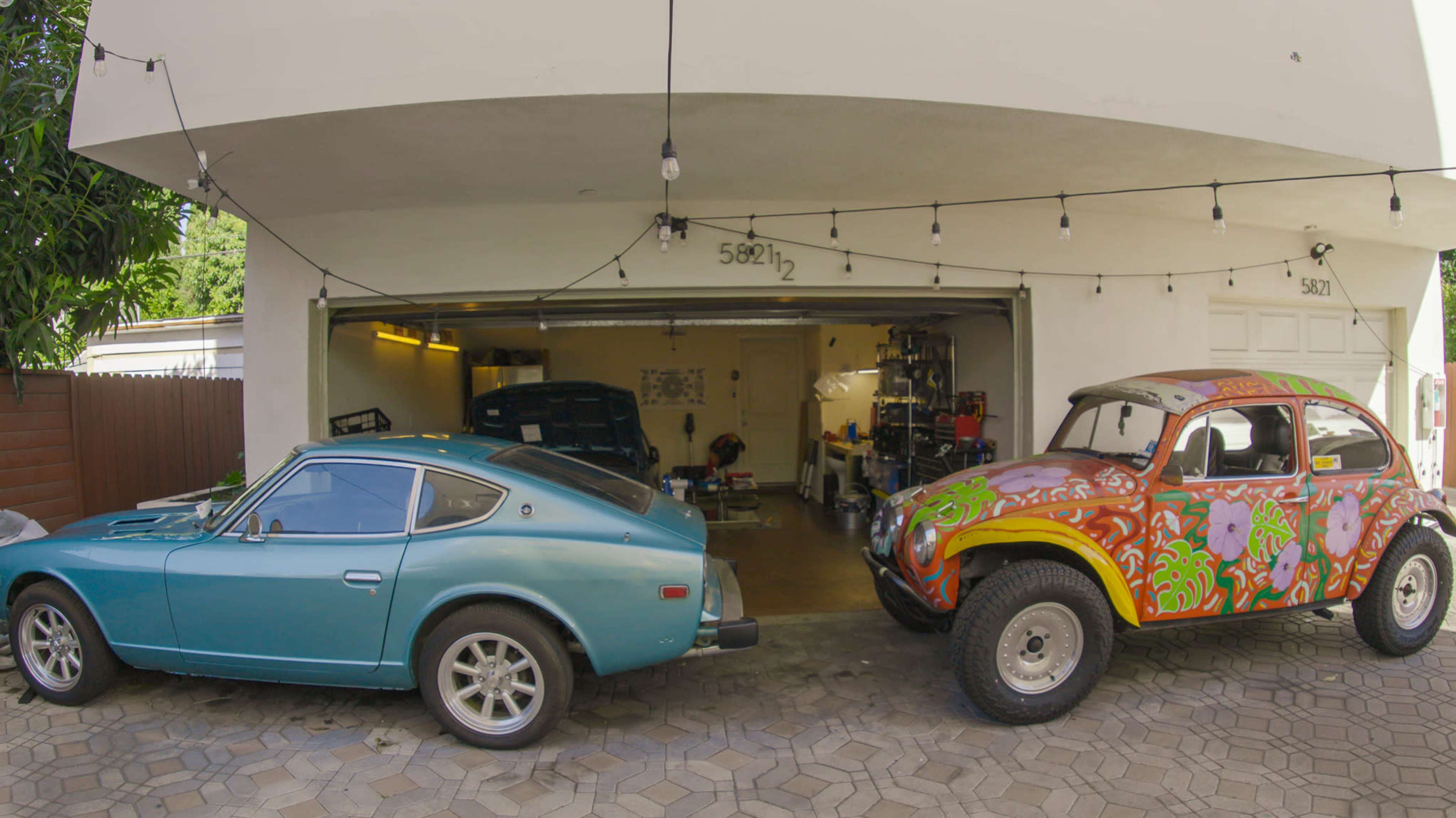 Vintage Garage with Cars and Plenty of Natural Lights Image in Art District, Los Angeles, CA