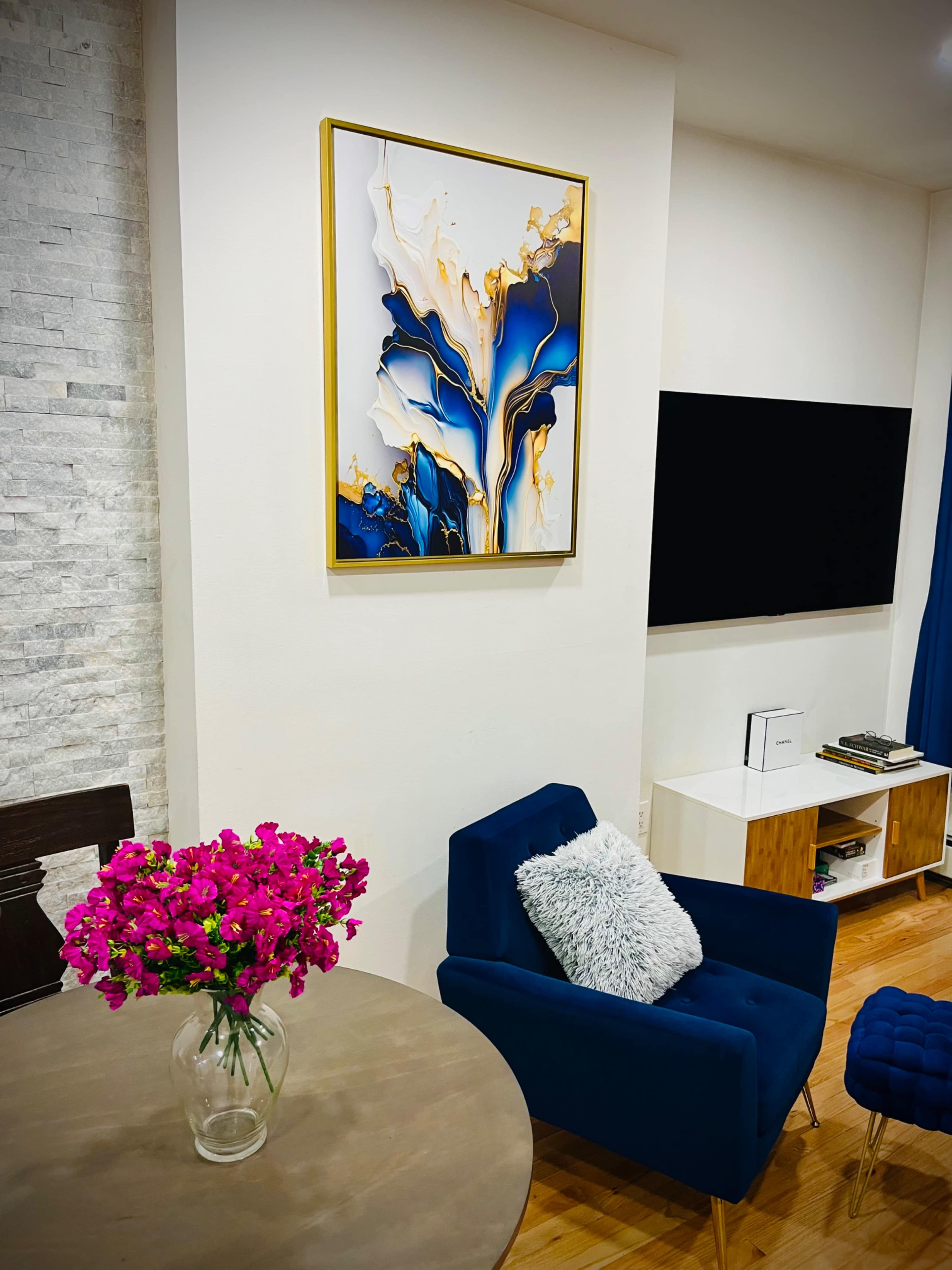 Pacific House | Modern Upscale Ground floor apartment with backyard ...