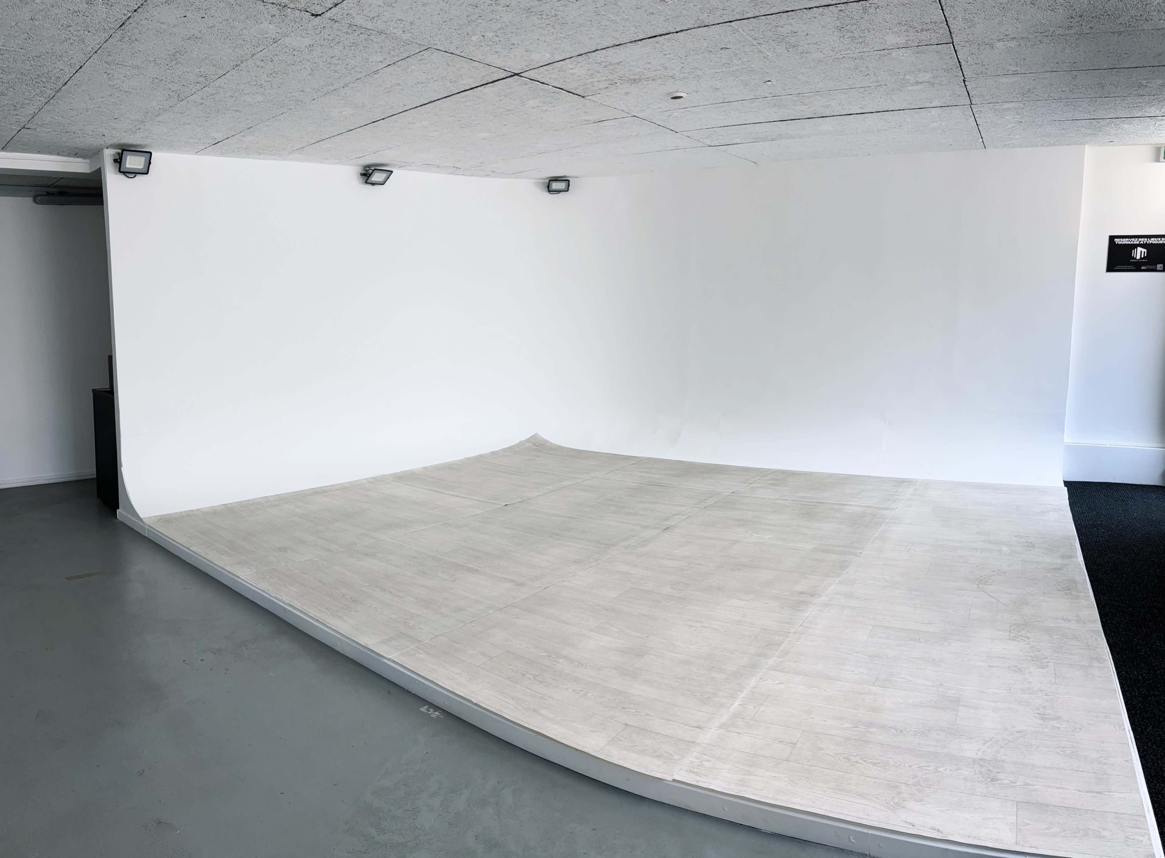 Studio Photo Vidéo Cyclorama attractif aux portes de Paris Image dans , la courneuve, 