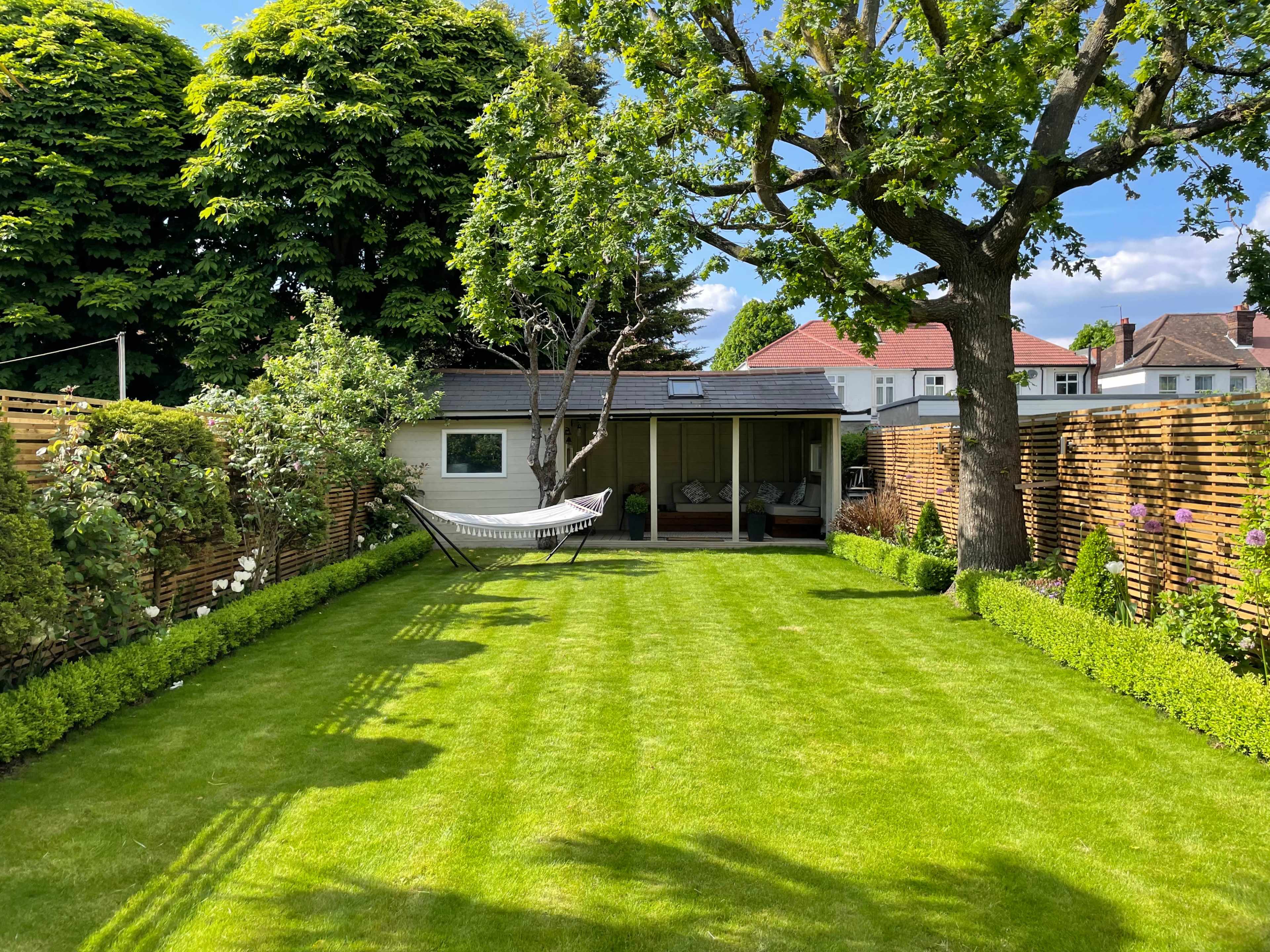 100ft Garden with Large Oak Tree, Summer House Image in Catford, london
