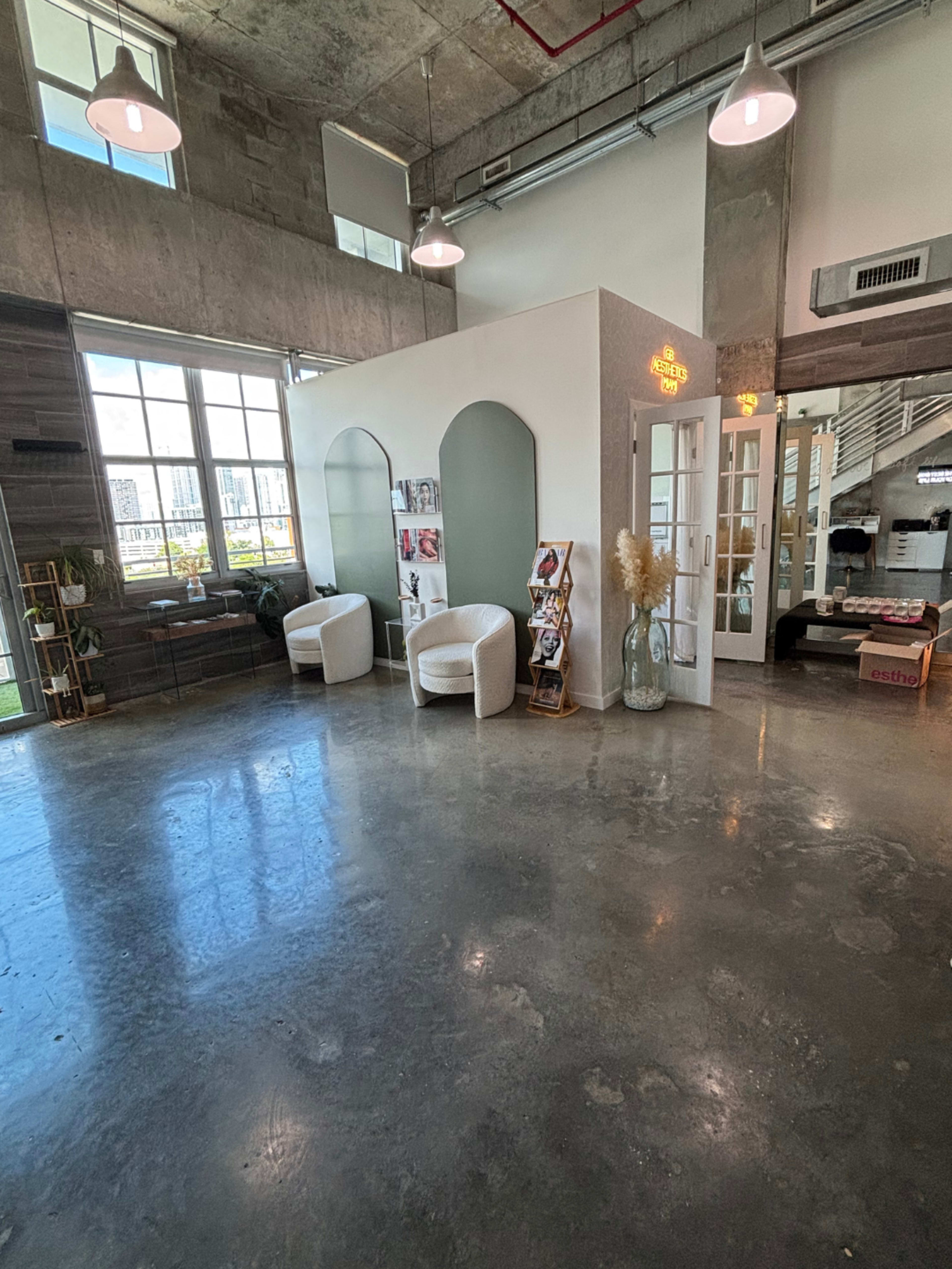 Beautiful Natural Light in Edgewater studio Image in Town Square, Miami, FL