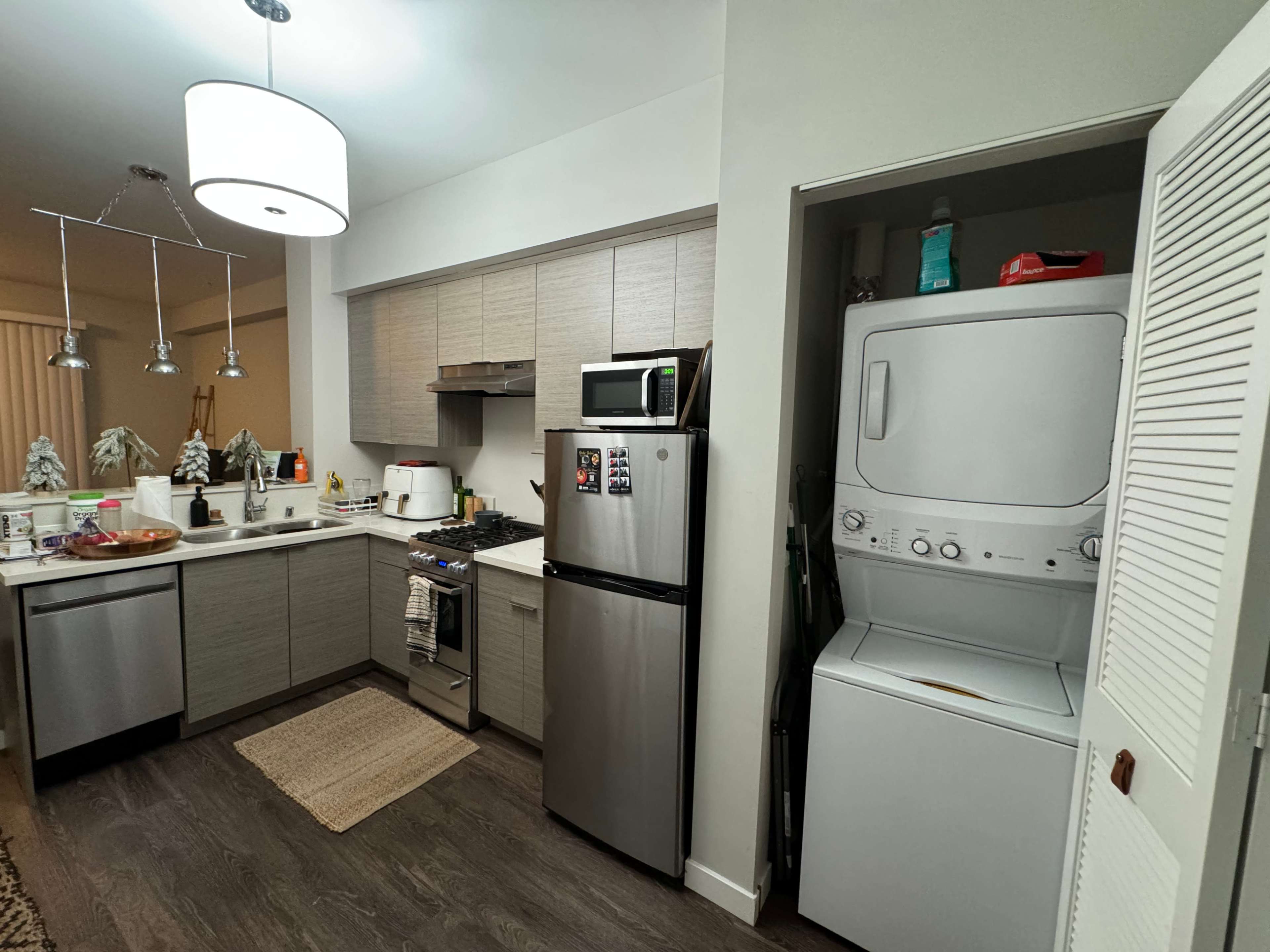 Minimalist Mid-Century Studio Image in North Hollywood, North Hollywood, CA