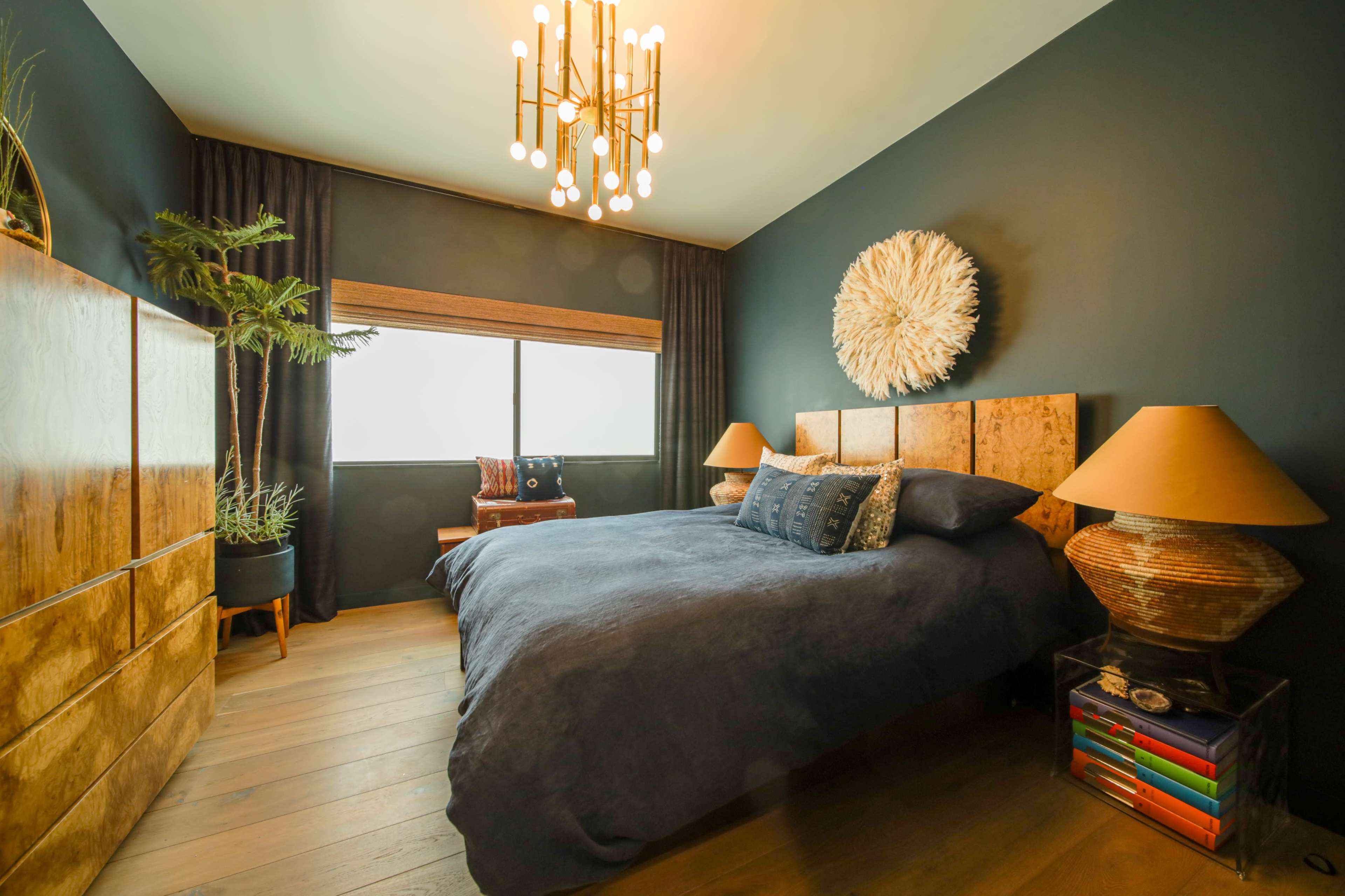 Bright Top-Floor Santa Monica Condo with High Ceilings – Ideal for Film & Photo Shoots Image in Wilshire Montana, Santa Monica, CA
