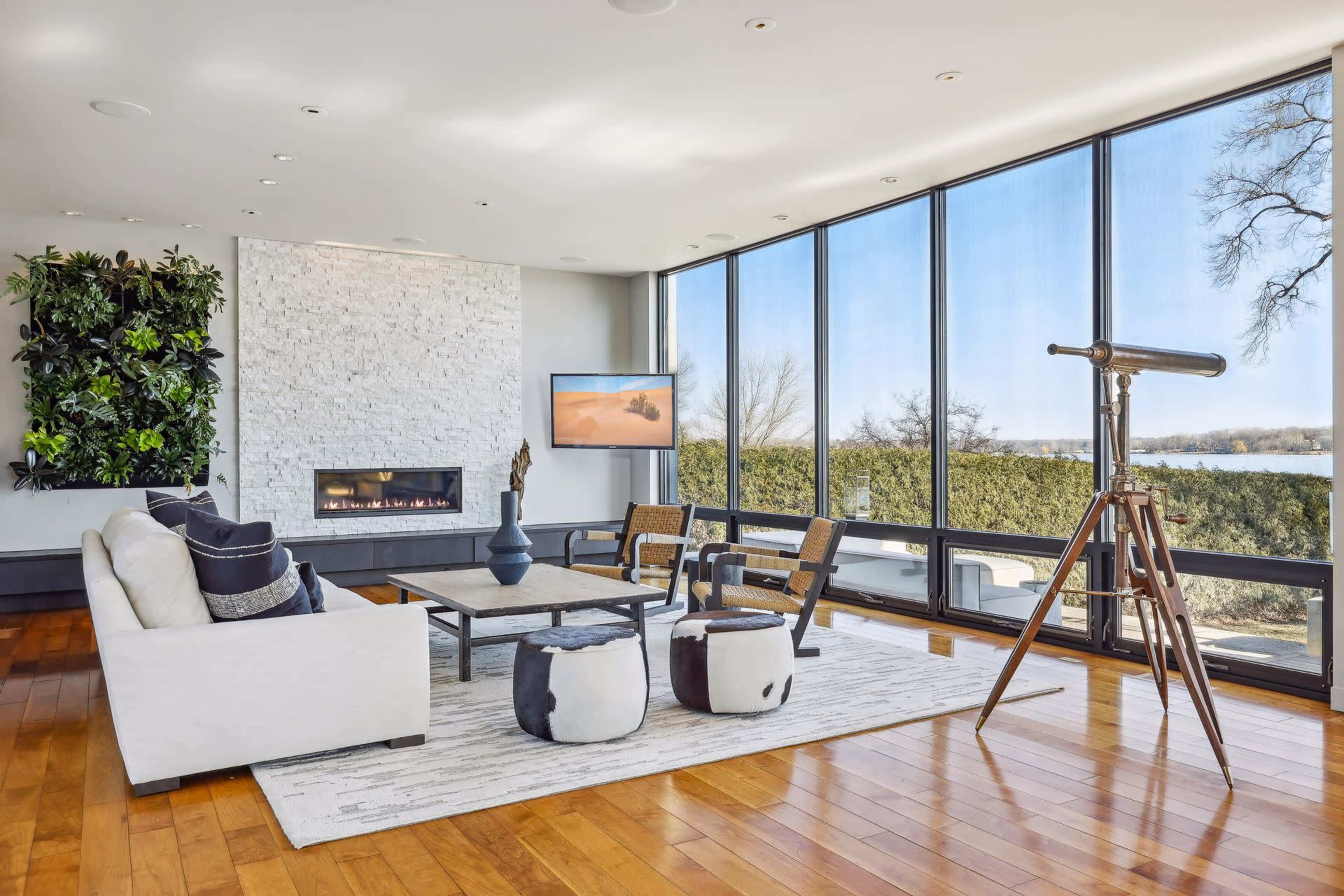 The LUXE on Lake Minnetonka Image in Orono, Wayzata, MN