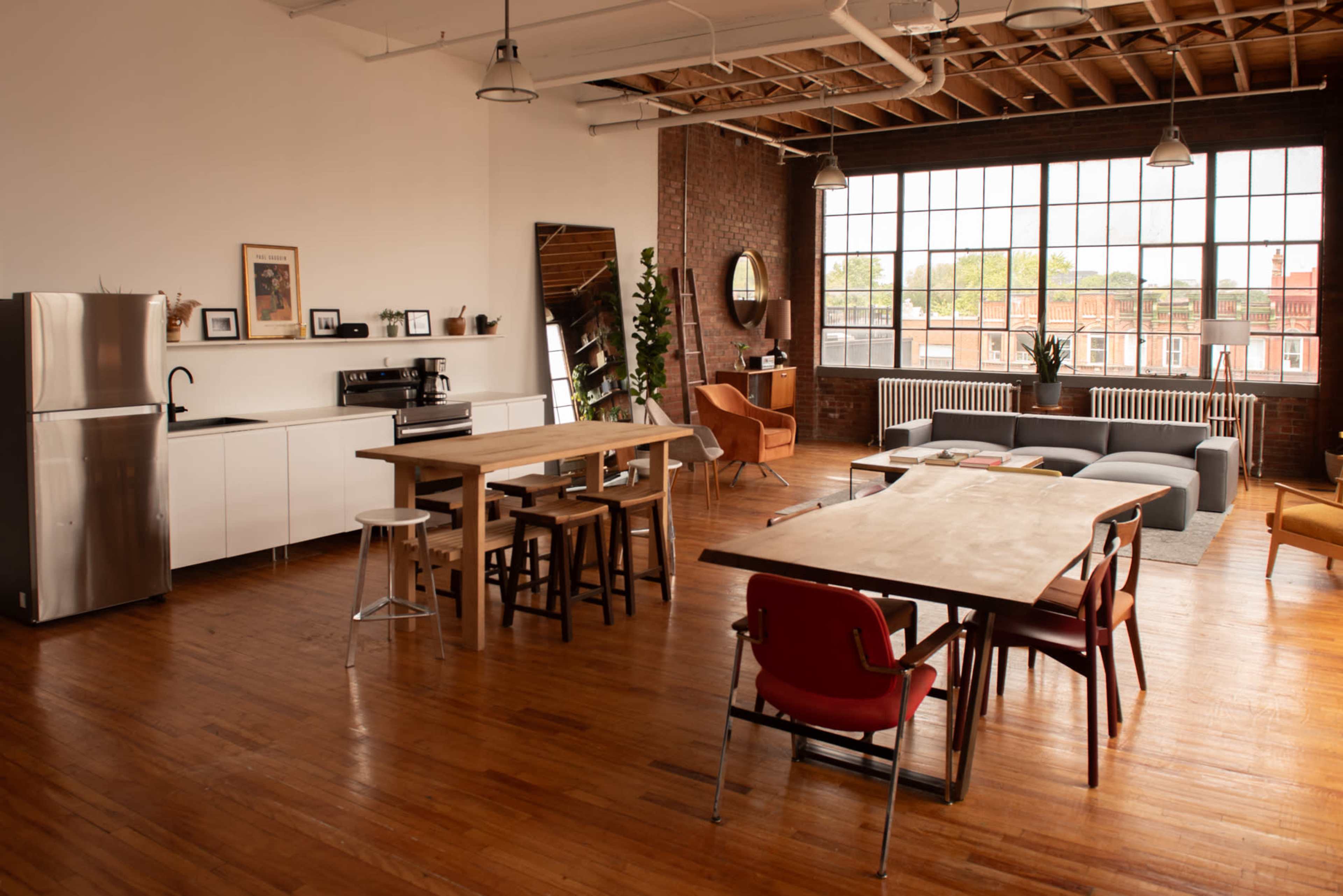 Creative Loft Space for Team Offsites, Strategy Days, & Client Meetings Image in Niagara, Toronto, ON