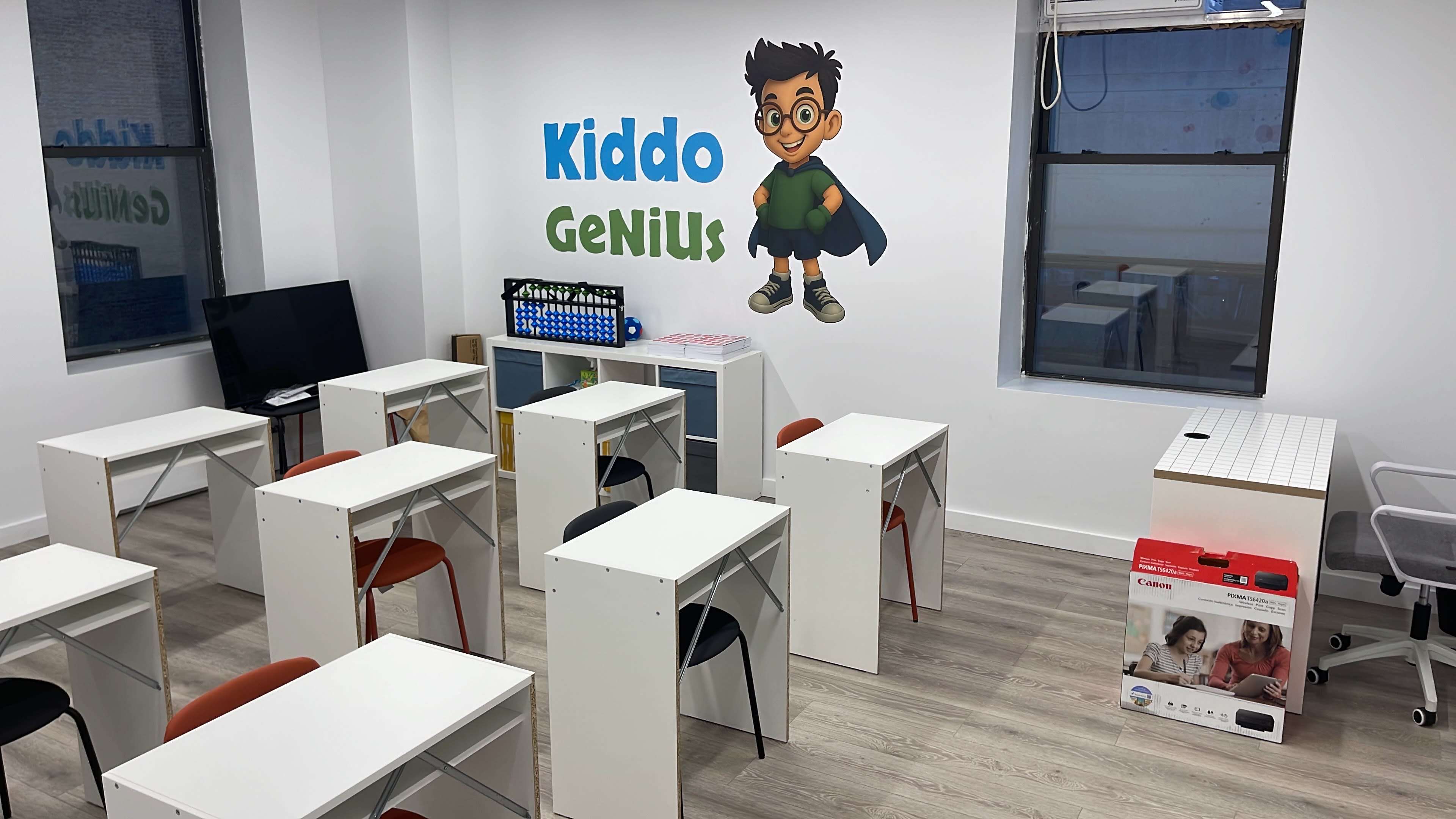 Classrooms across the Empire State Building, on the Fifth Avenue Image in Midtown Manhattan, New York, NY