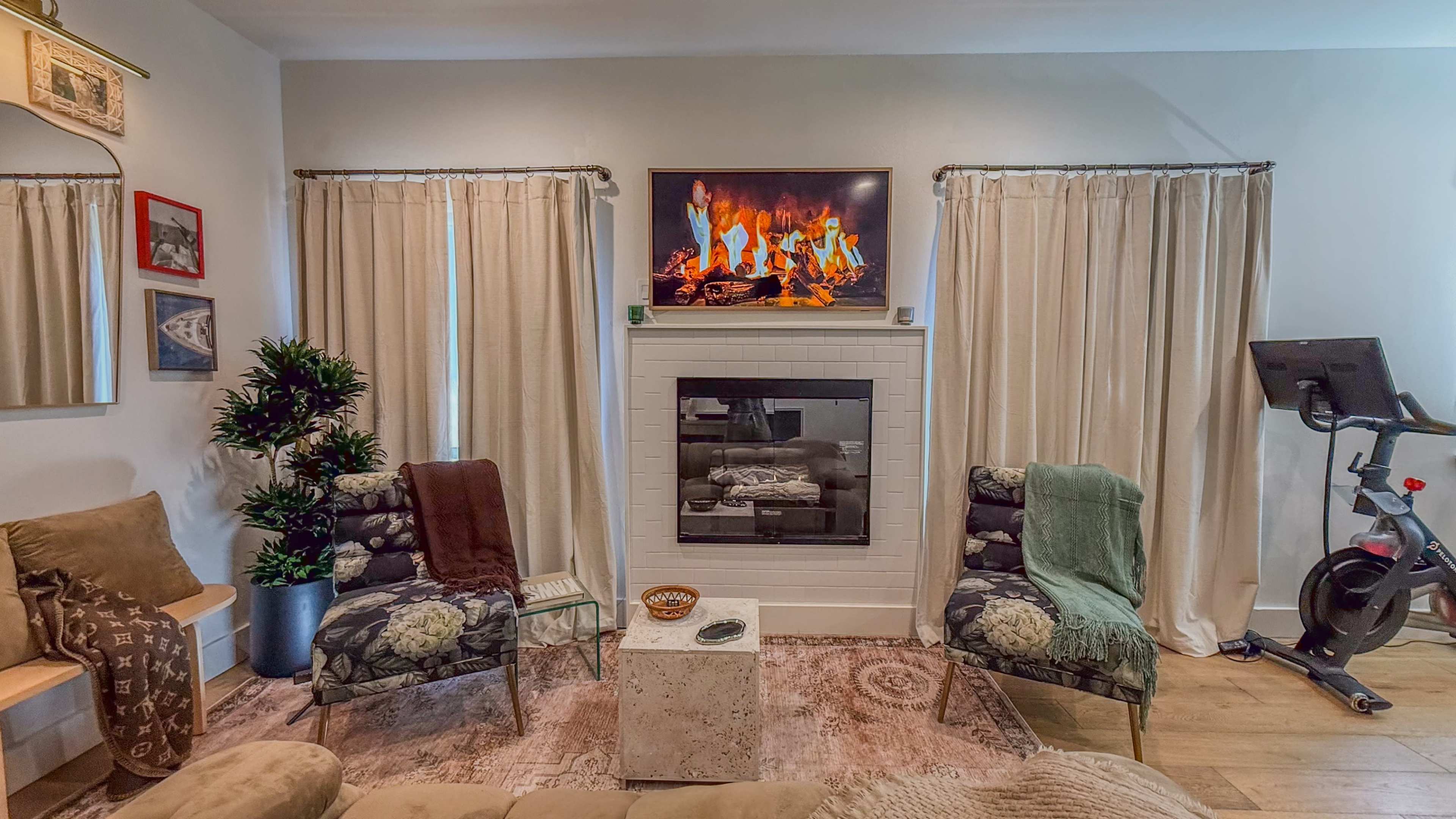 Designer Chic Retreat Apartment | Sensual, Cozy & Rich Image in Beverly Grove, LOS ANGELES, CA