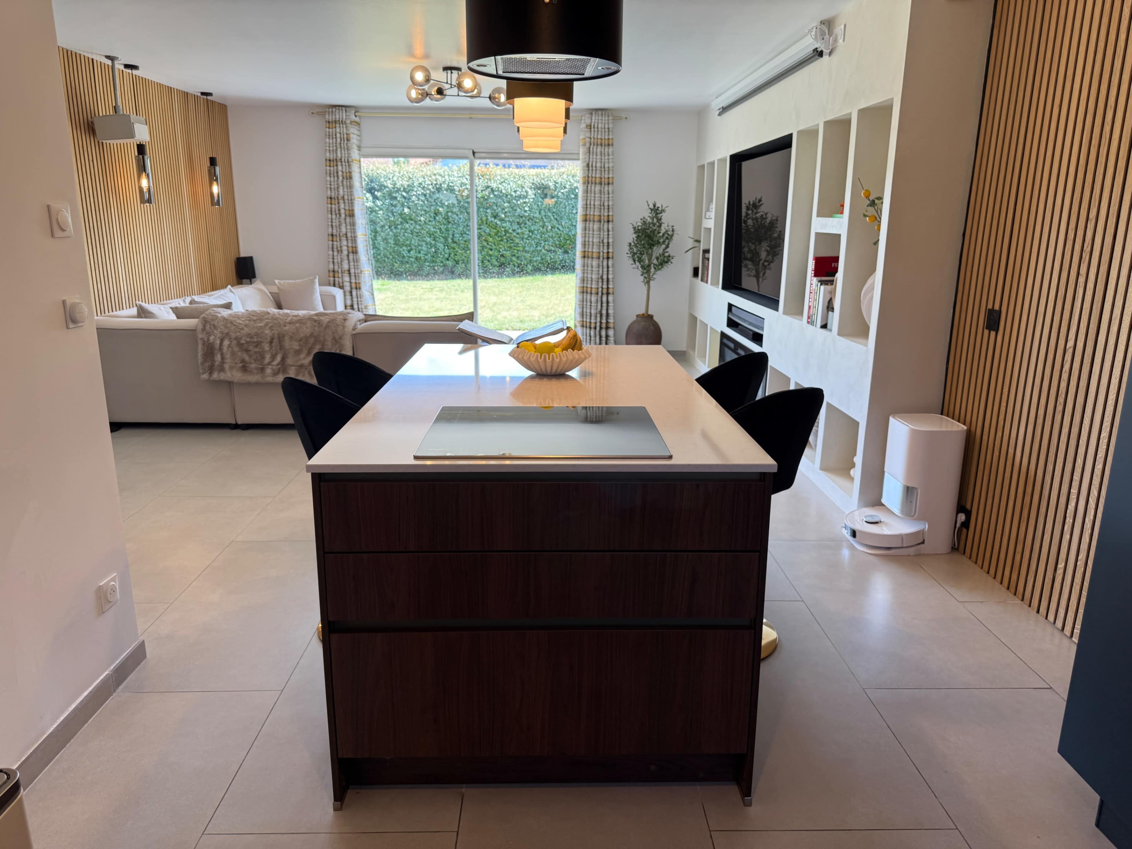 Lieu de tournage gaming/geek tout équipé en domotique dans un lieu calme avec très grand jardin Image in , Moncé en belin