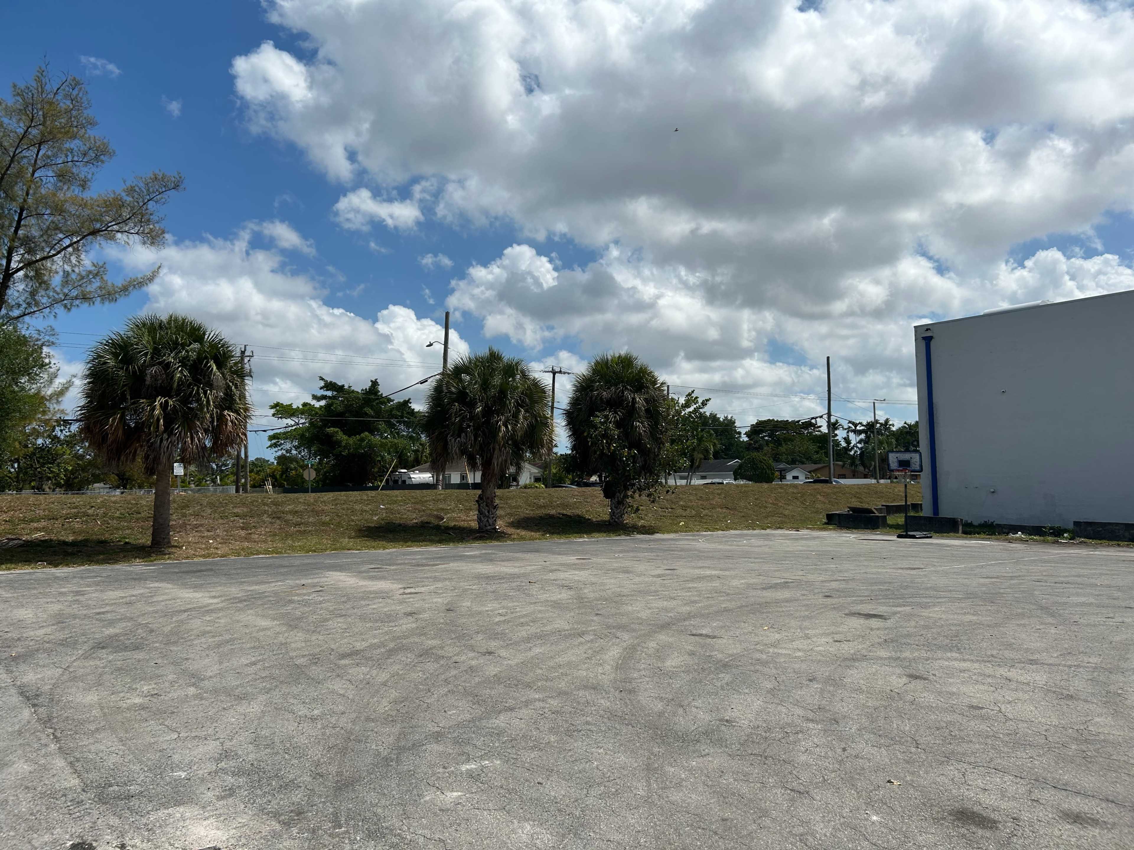 Large Parking Lot with Support Rooms Image in Miami Gardens, Miami Lakes, FL