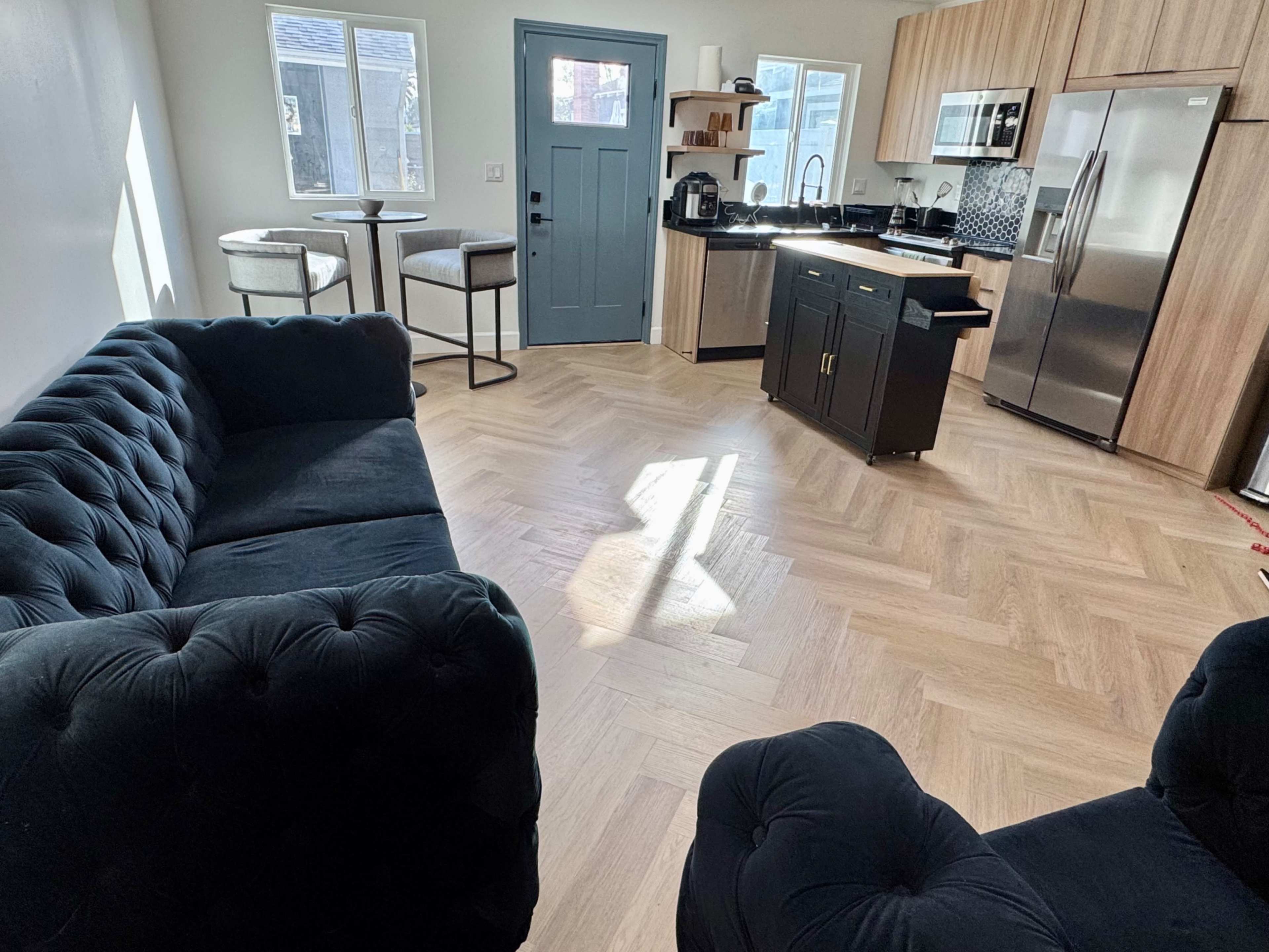 A little house that feels like an apartment full one bedroom house Image in Van Nuys, Los Angeles, CA