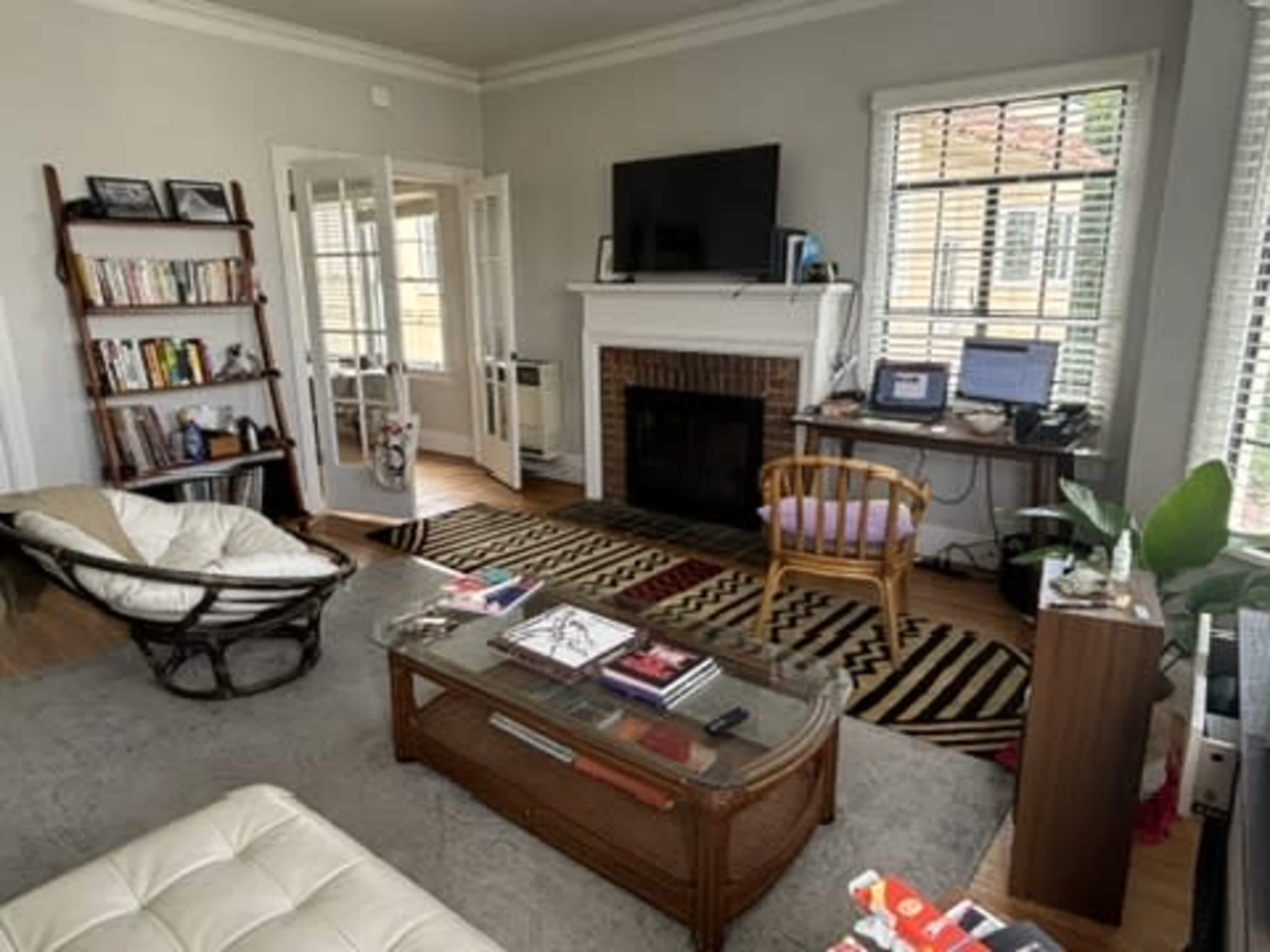 Beautiful city apartment, GREAT natural light, Production Equipment Offered (photoshoots, video shoots, podcast recording ) Image in Cleveland Heights, Oakland, CA