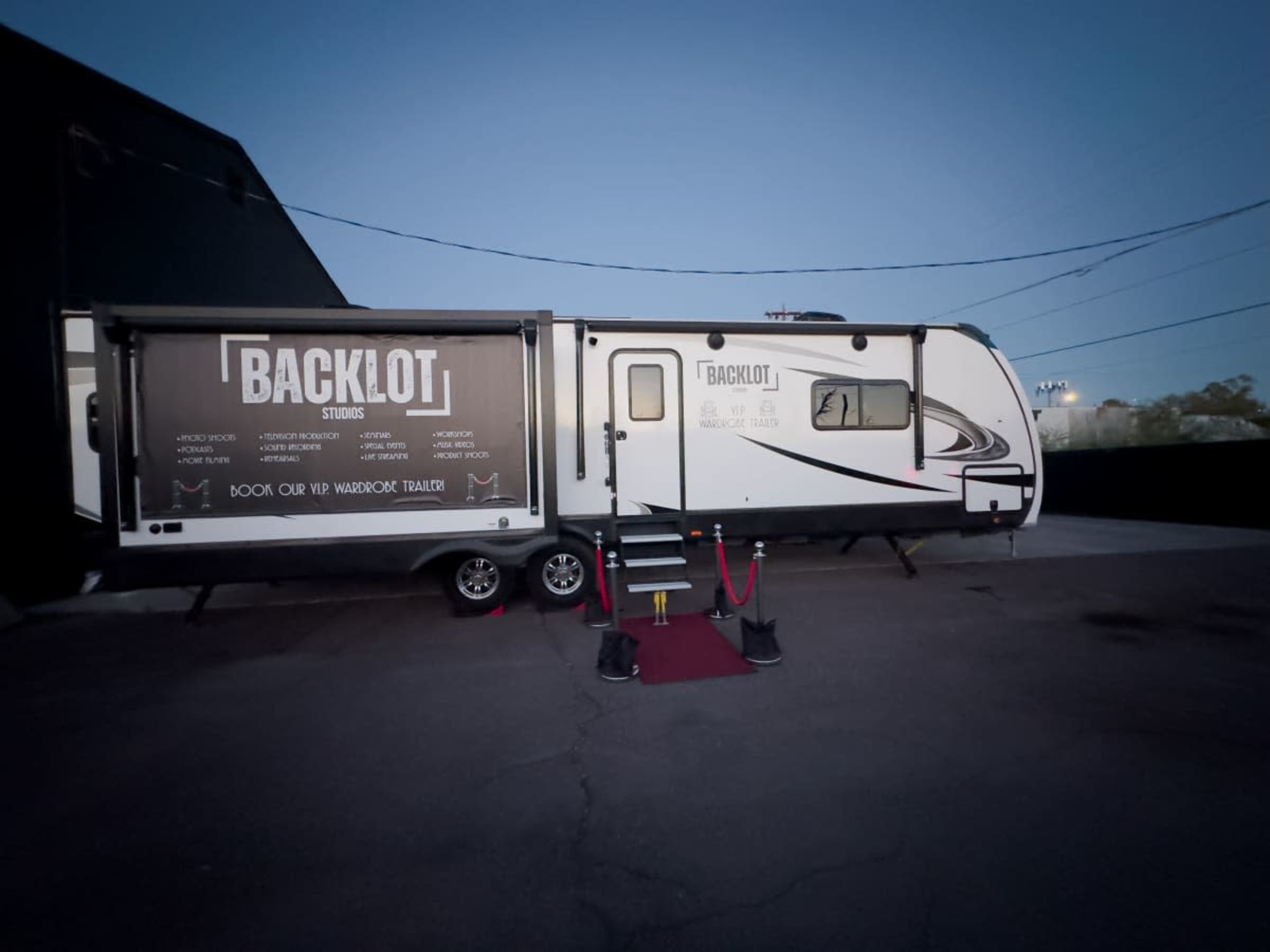 Urban Open Studio: Industrial Heart of Phoenix - Ideal for Photography, Videography, Events, Seminars, and Work Space Image in Central City, Phoenix, AZ