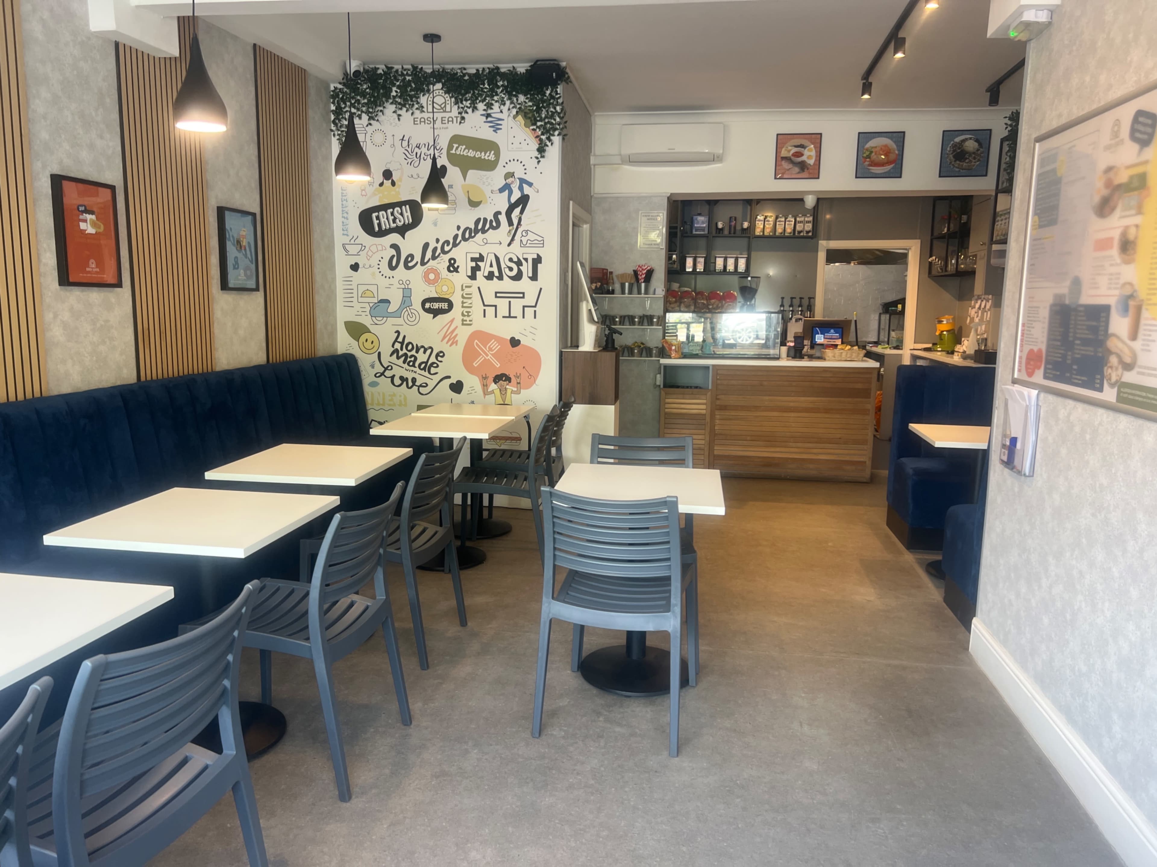 Charming Coffee Shop with Cozy Seating – Perfect for Meetings & Events Image in Isleworth, London, ENG