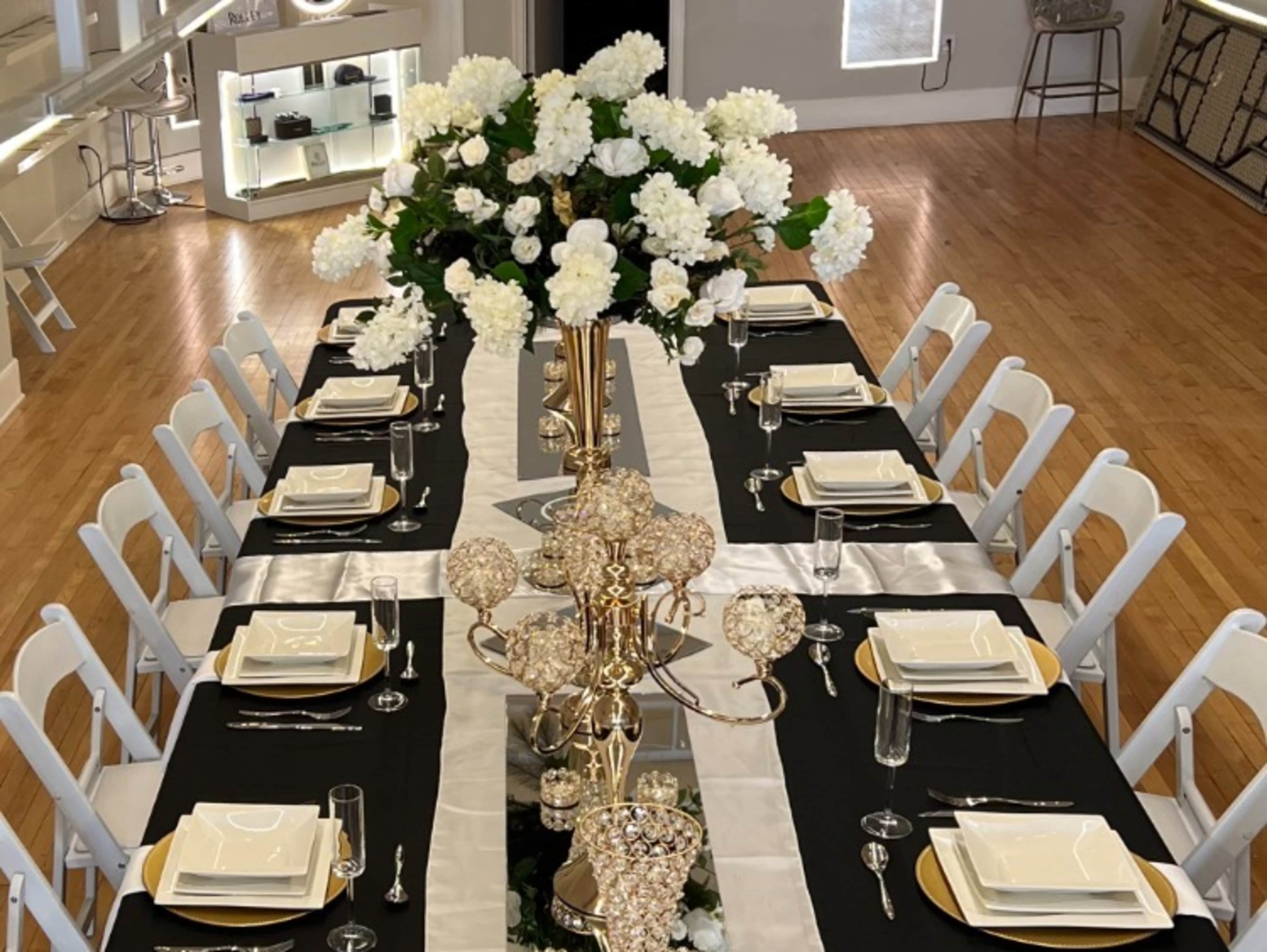 6ft long table with linen