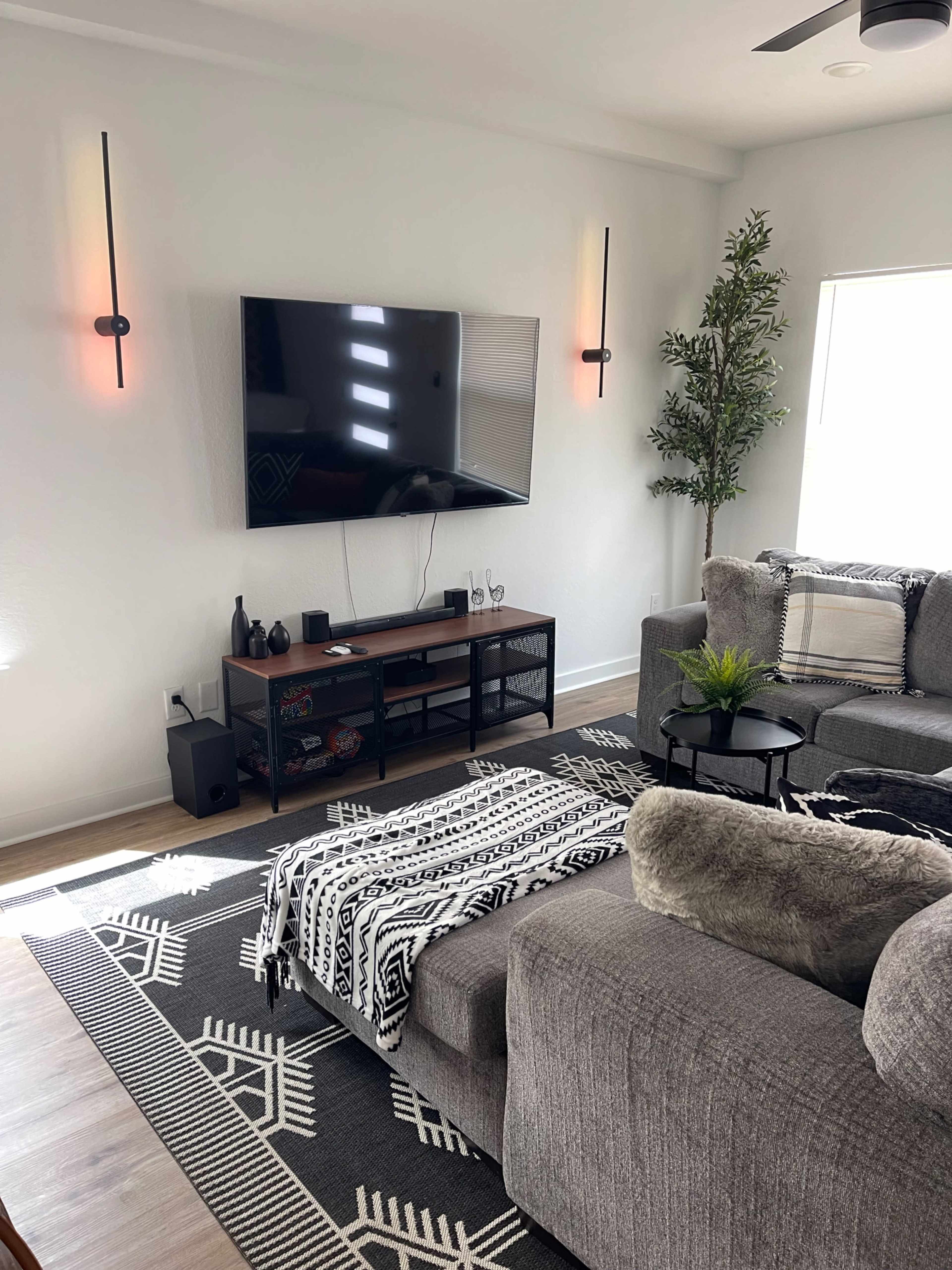 Cozy Rustic Townhouse Image in Northside, Houston, TX