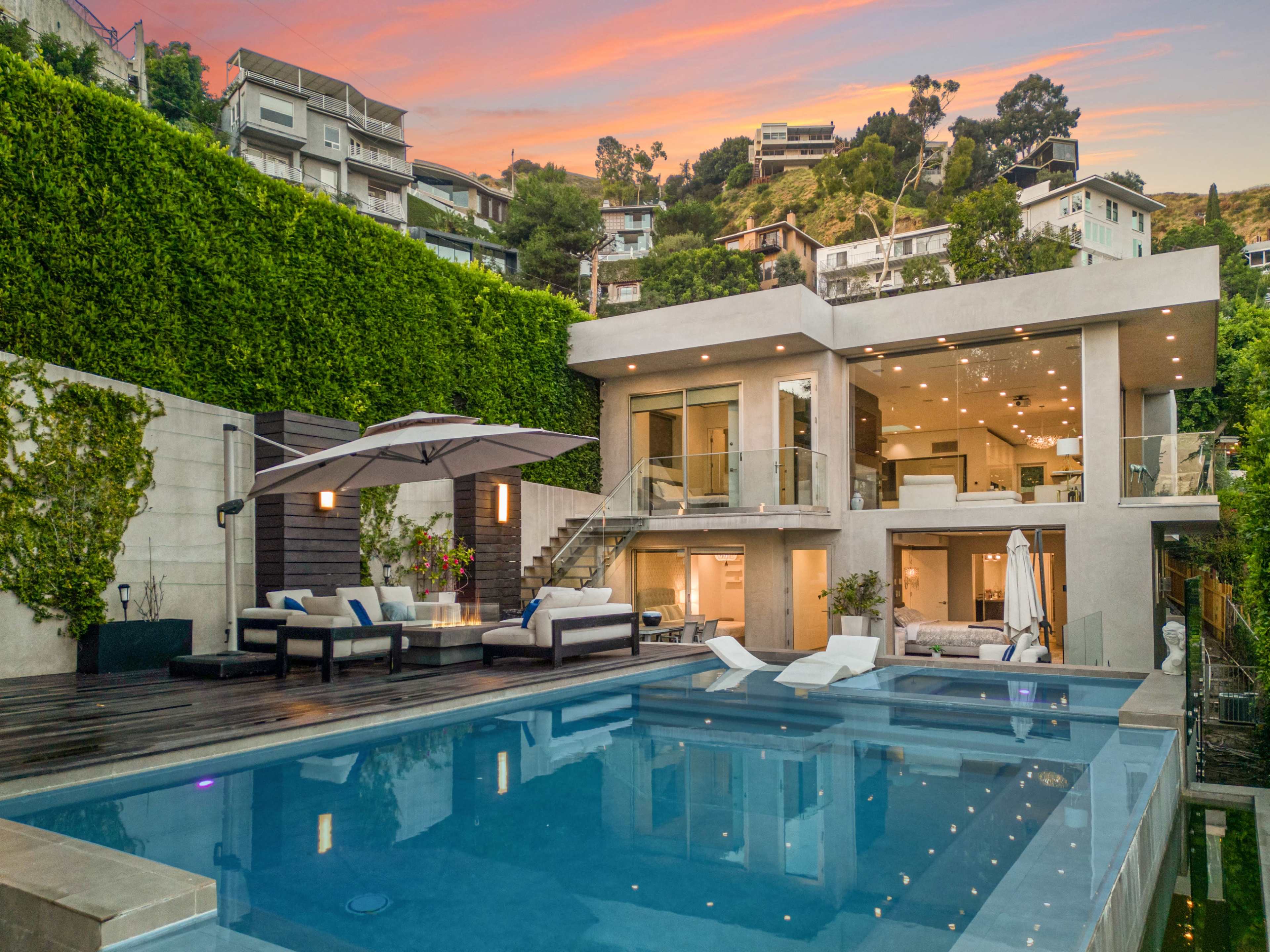 SUNSET HEIGHTS LUXE SKYLINE VILLA Image in Central LA, Los Angeles, CA
