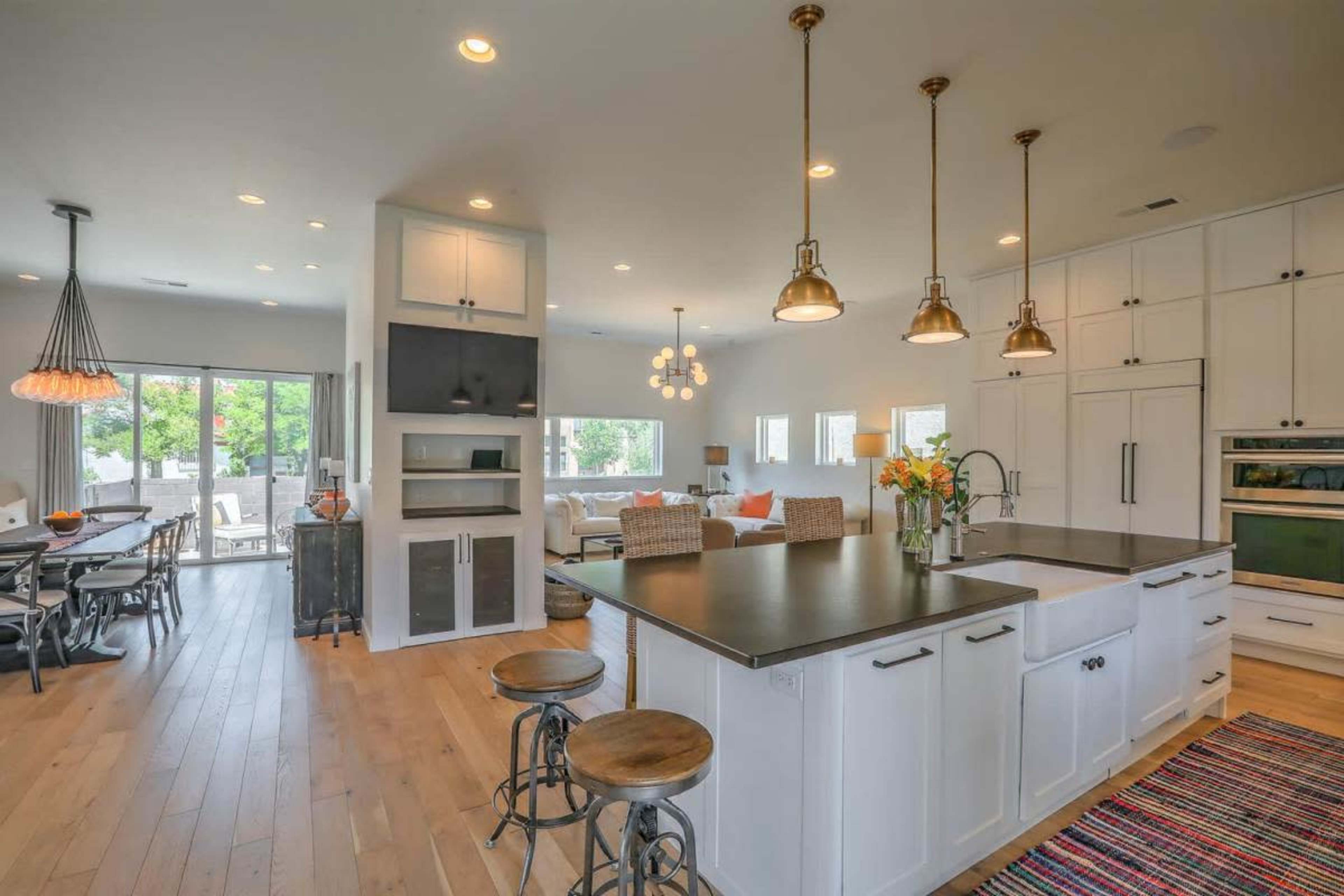 Bright + Spacious Modern Farmhouse- Perfect for filming, events, and gatherings Image in Huning Castle, ALBUQUERQUE, NM