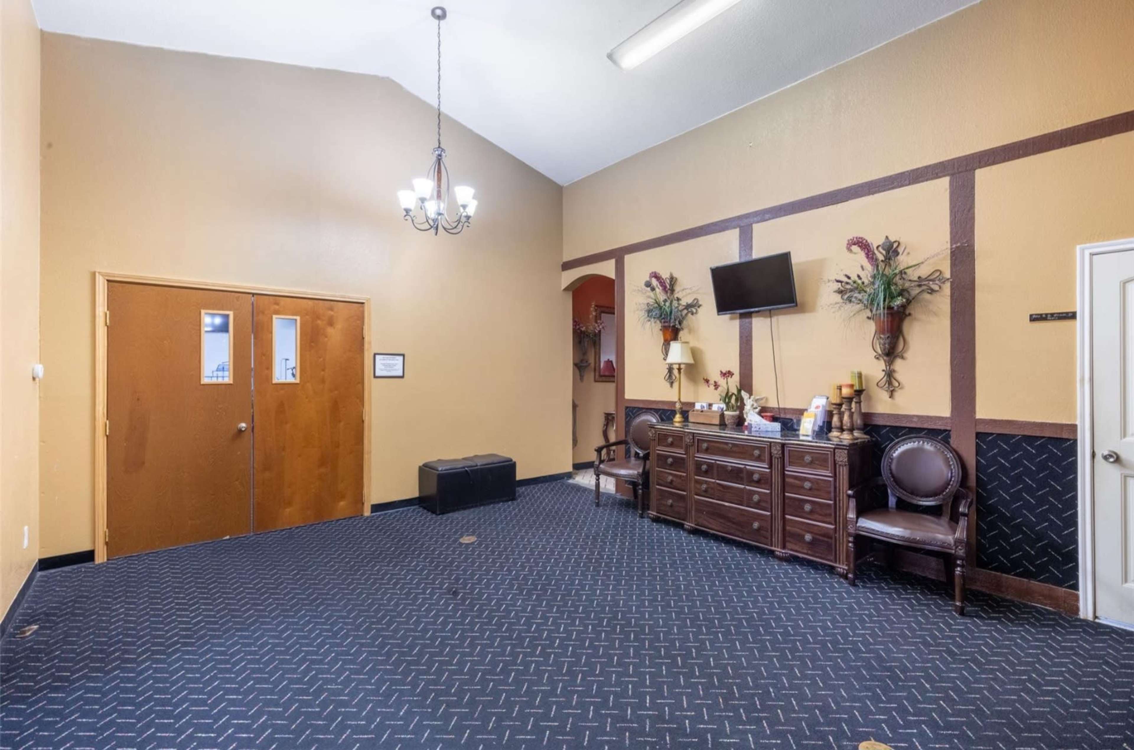 Spacious & Elegant Venue | Perfect for Weddings, Events & More Image in Duncanville, Duncanville, TX