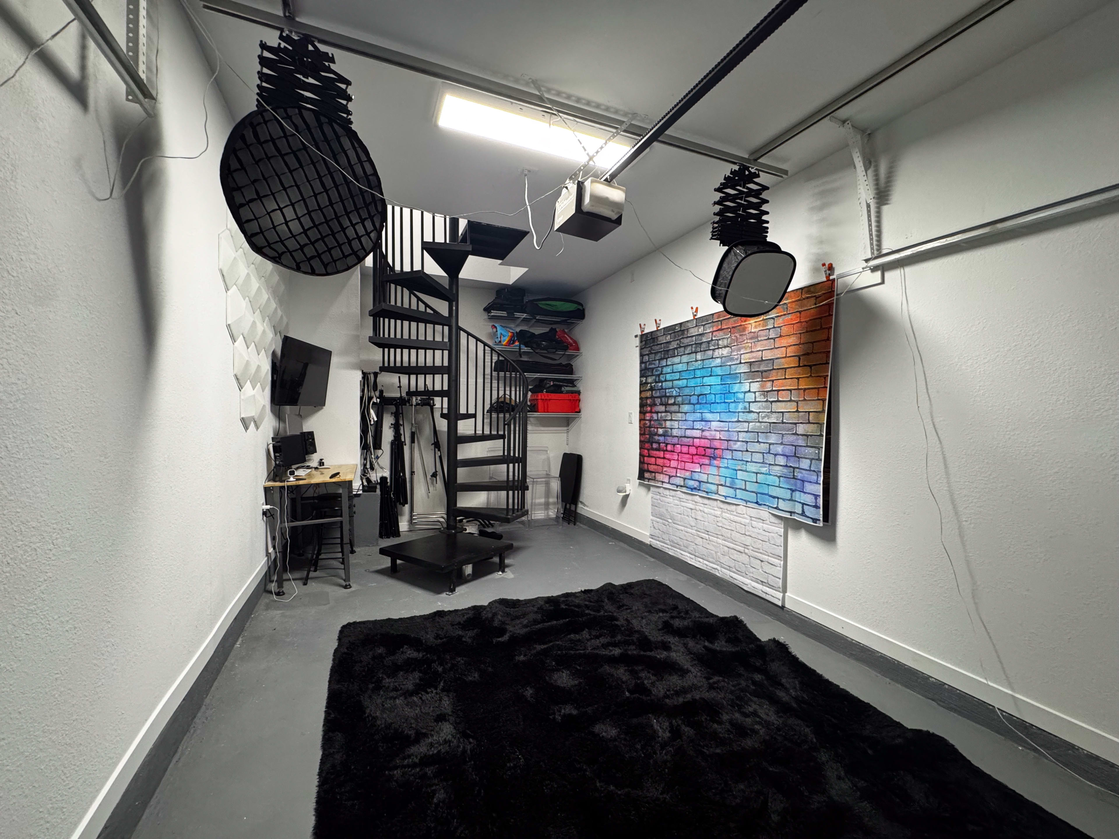 3 Story Modern Urban Condo With A 250+ Sq Foot Studio Space. Image in Ridgmar, Fort Worth, TX