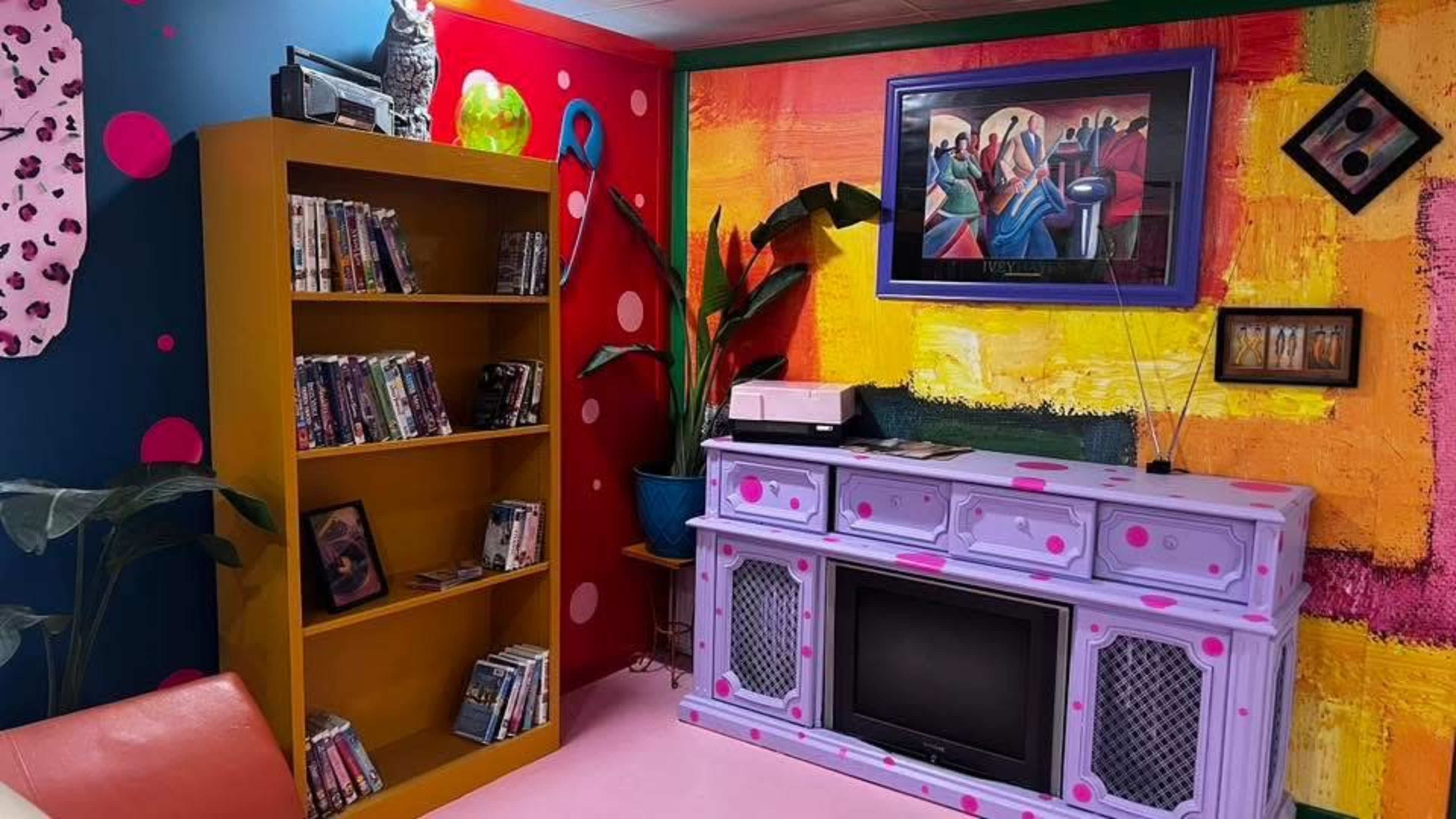 Colorful 80s/90s Retro Living Room Set w/ Vintage TV, Record Player & VHS Wall Image in Highland Hills, Mesquite, TX
