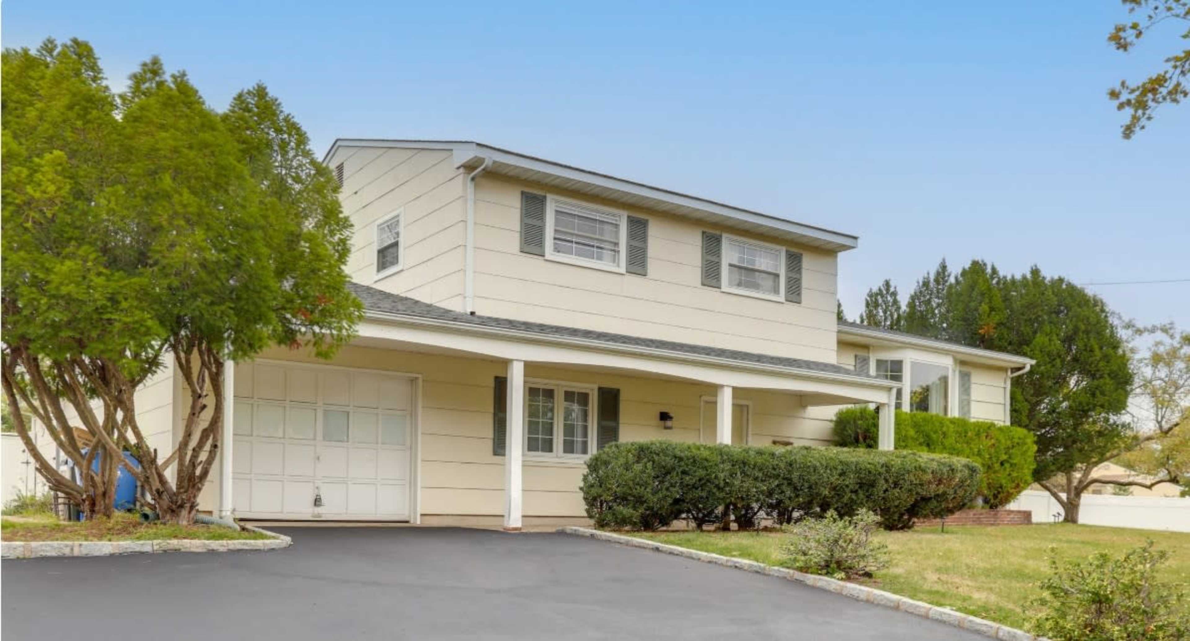 Large backyard, perfect for your event Image in Somerset, Somerset, NJ