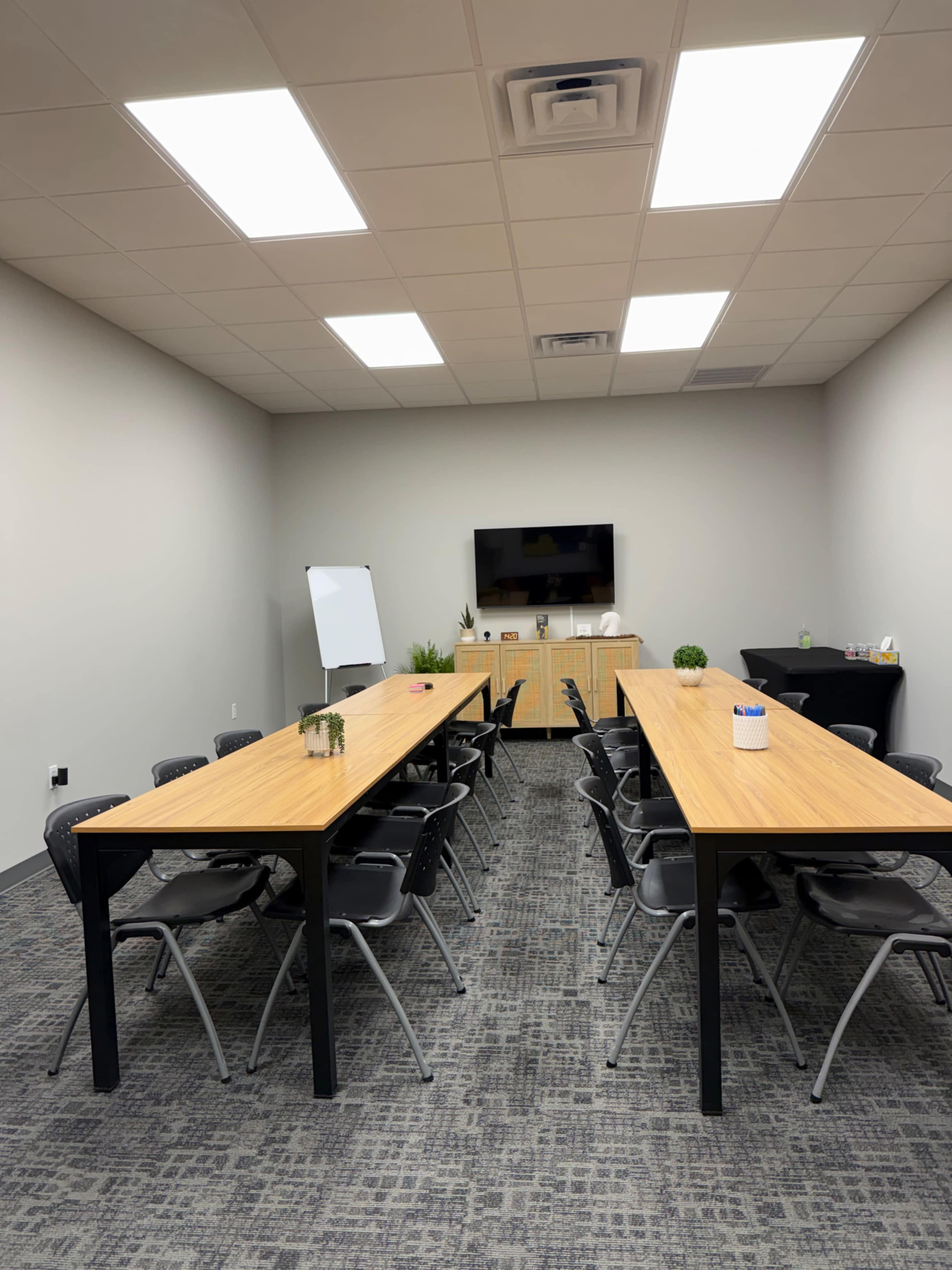 Modern Creative Studio with Podcast, Photo & Meeting Areas Image in Mansfield, Venus, TX