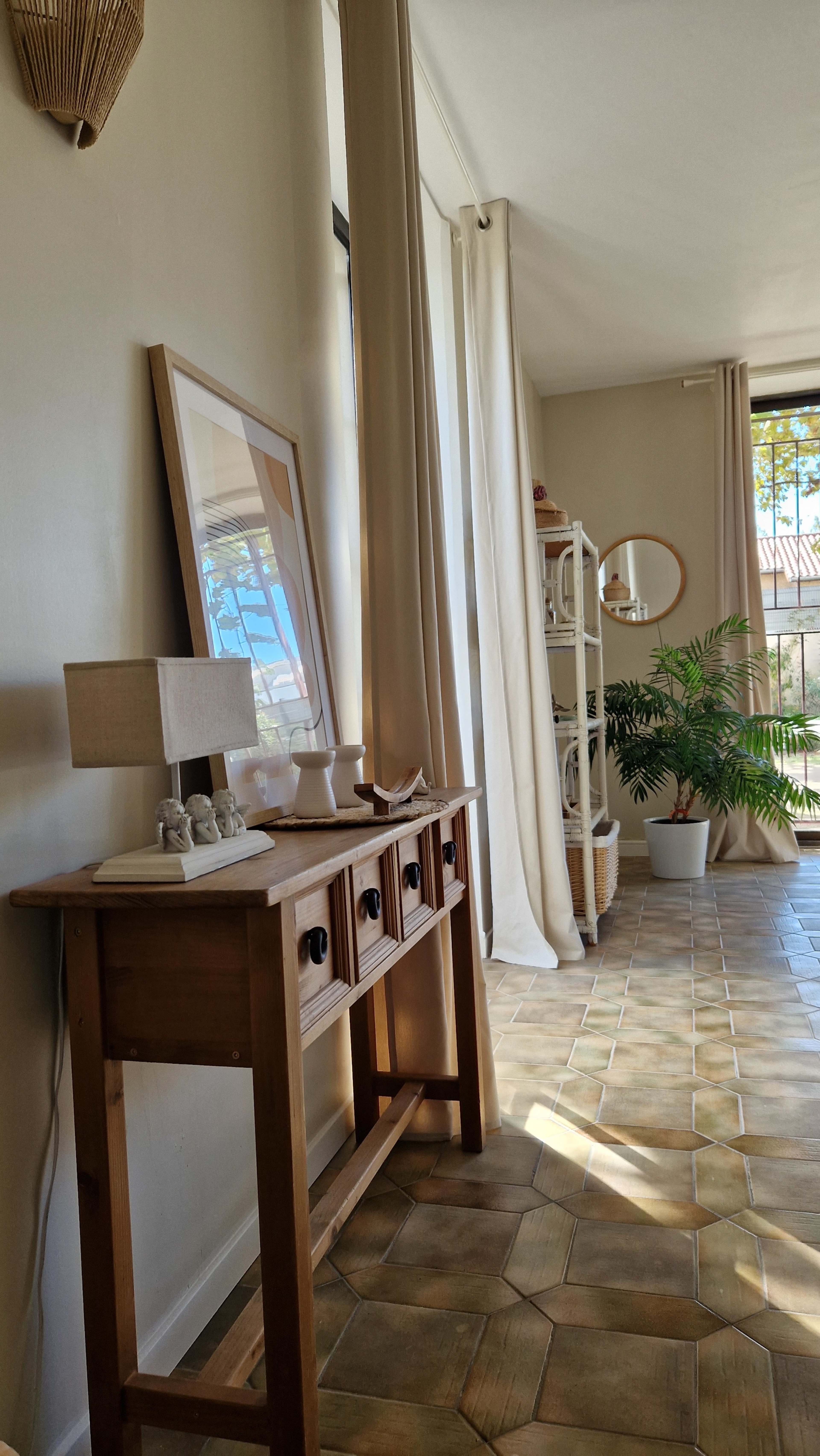 Appartement Bohème avec vue sur le jardin Image dans , Chasse Sur Rhone, 