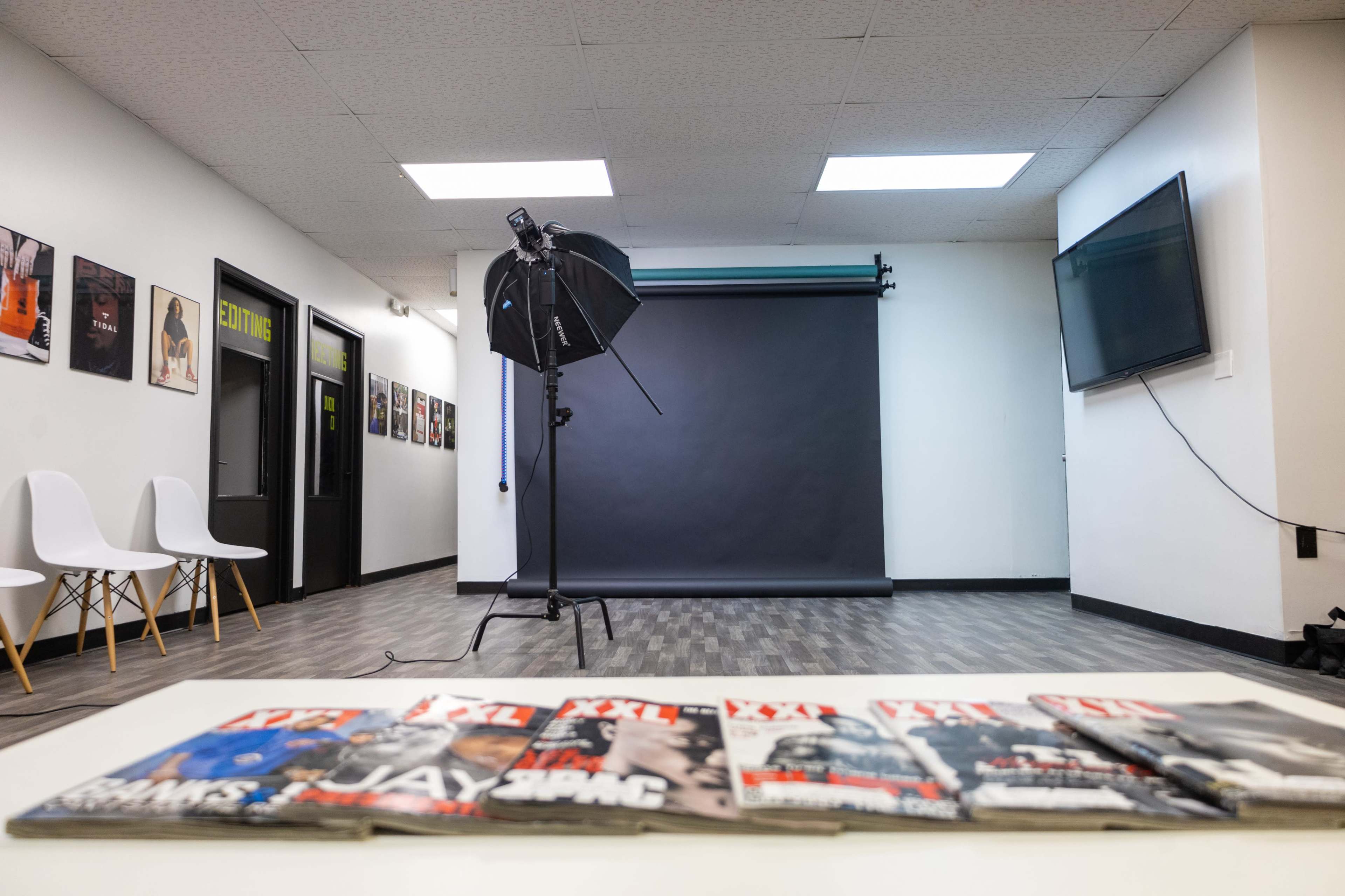 Modern Creative Studio on Cleveland Westside – STUDIO A Backdrops, Pro Lighting & More! Image in Brooklyn Heights, Cleveland, OH